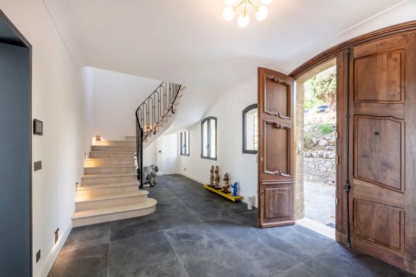 Luxury Bastide in Grasse: A Timeless Family Estate with Sea Views — photo 4