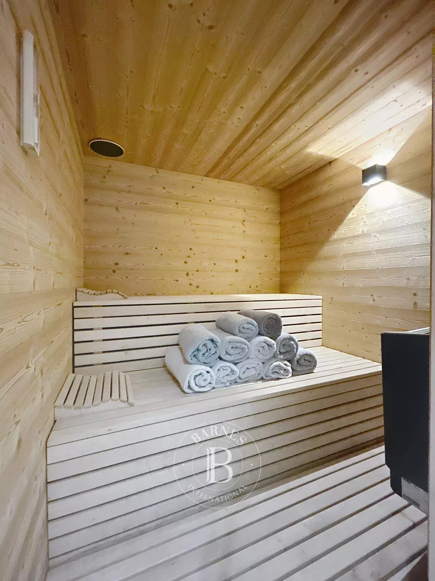 Photo of Les Gets - Chalet - 310 sqm - 6 bedrooms