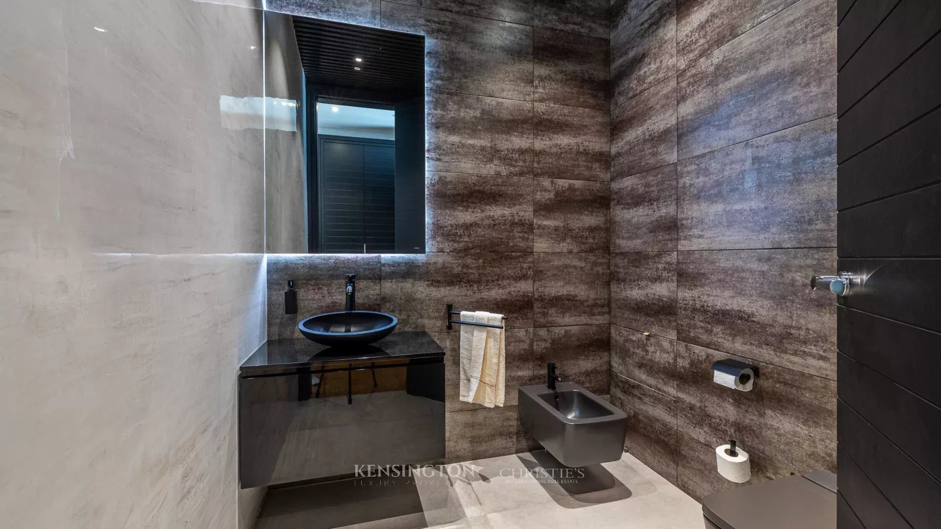 4 Bedroom Villa/Townhouse's Image 27