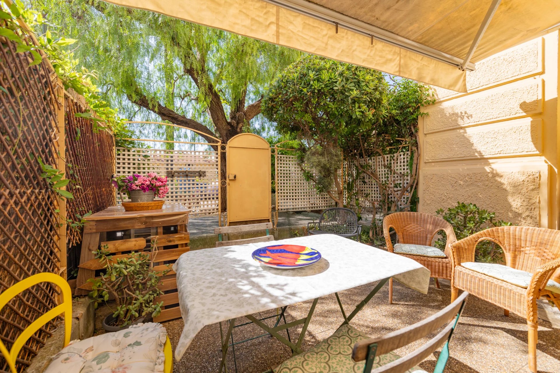 CHARMING 2 ROOMS - HEART OF BEAULIEU SUR MER - TERRACE - PARKING