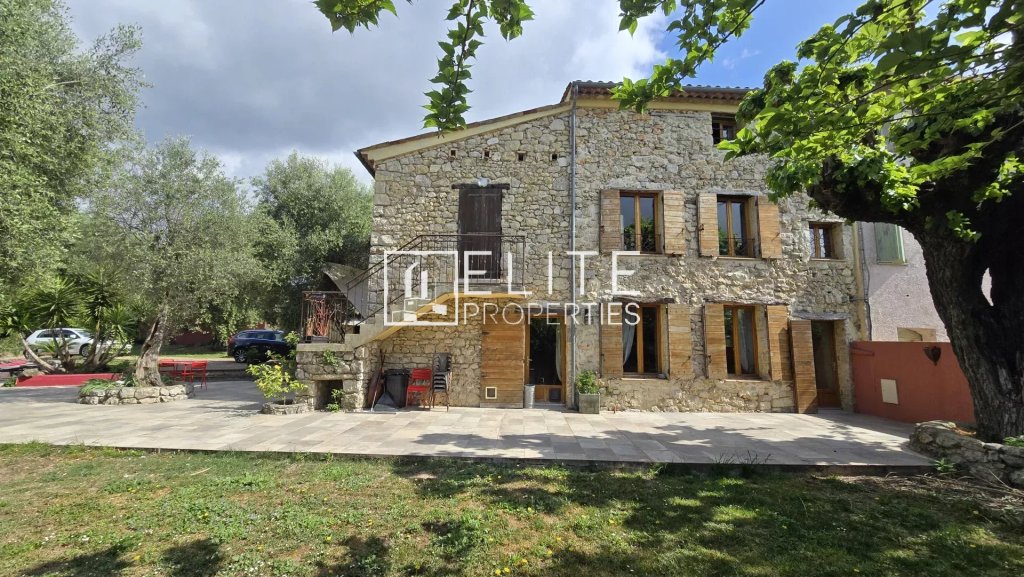 Villa for sale in Grasse — 5-Bedroom Villa in Grasse
