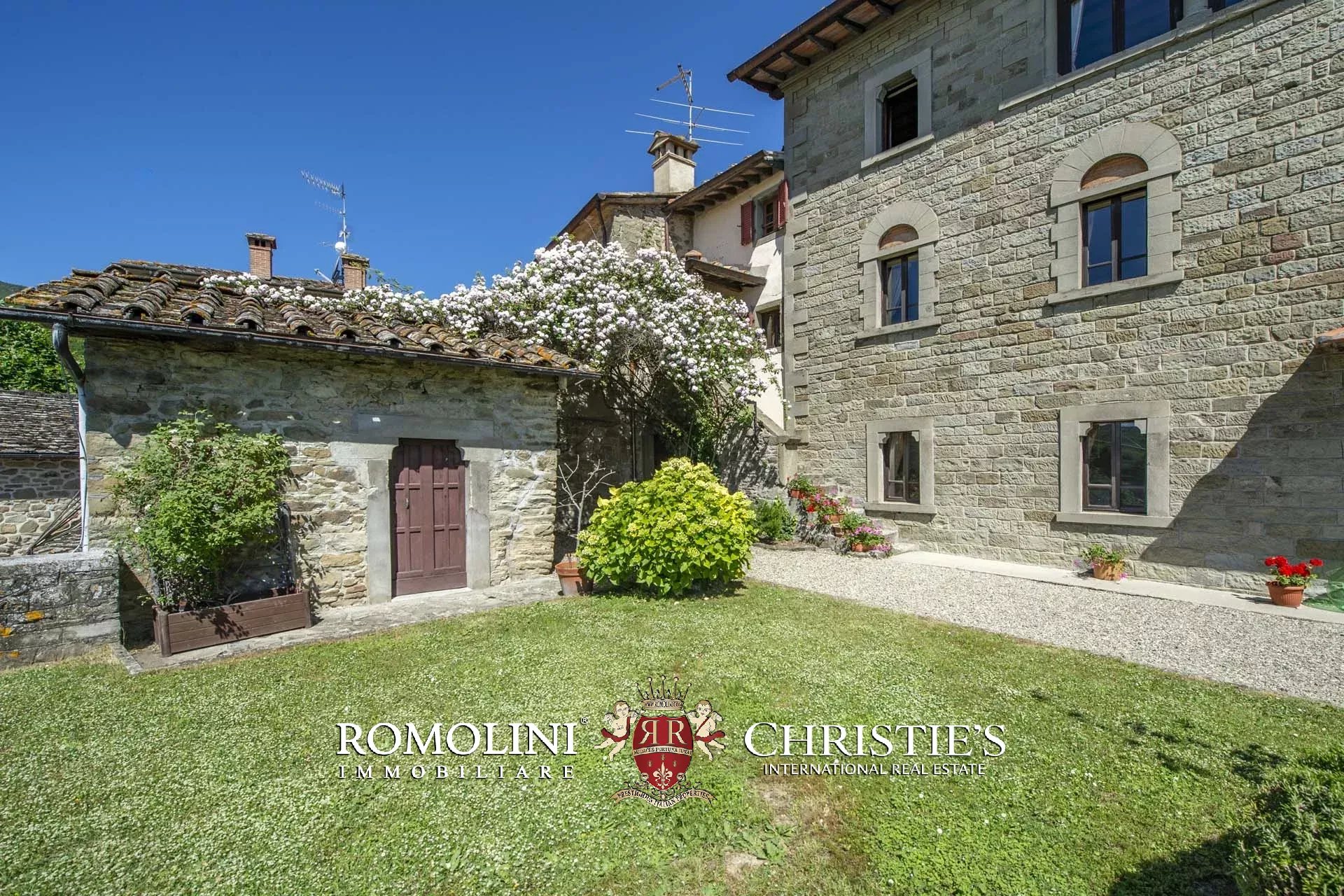 MANOR HOUSE FOR SALE IN CAPRESE MICHELANGELO, TUSCANY