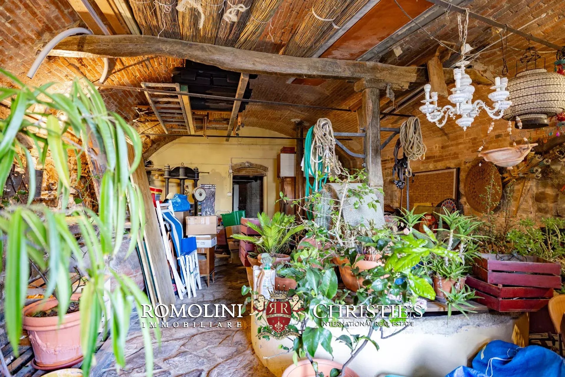 10 Bedroom Villa/Townhouse's Image 76