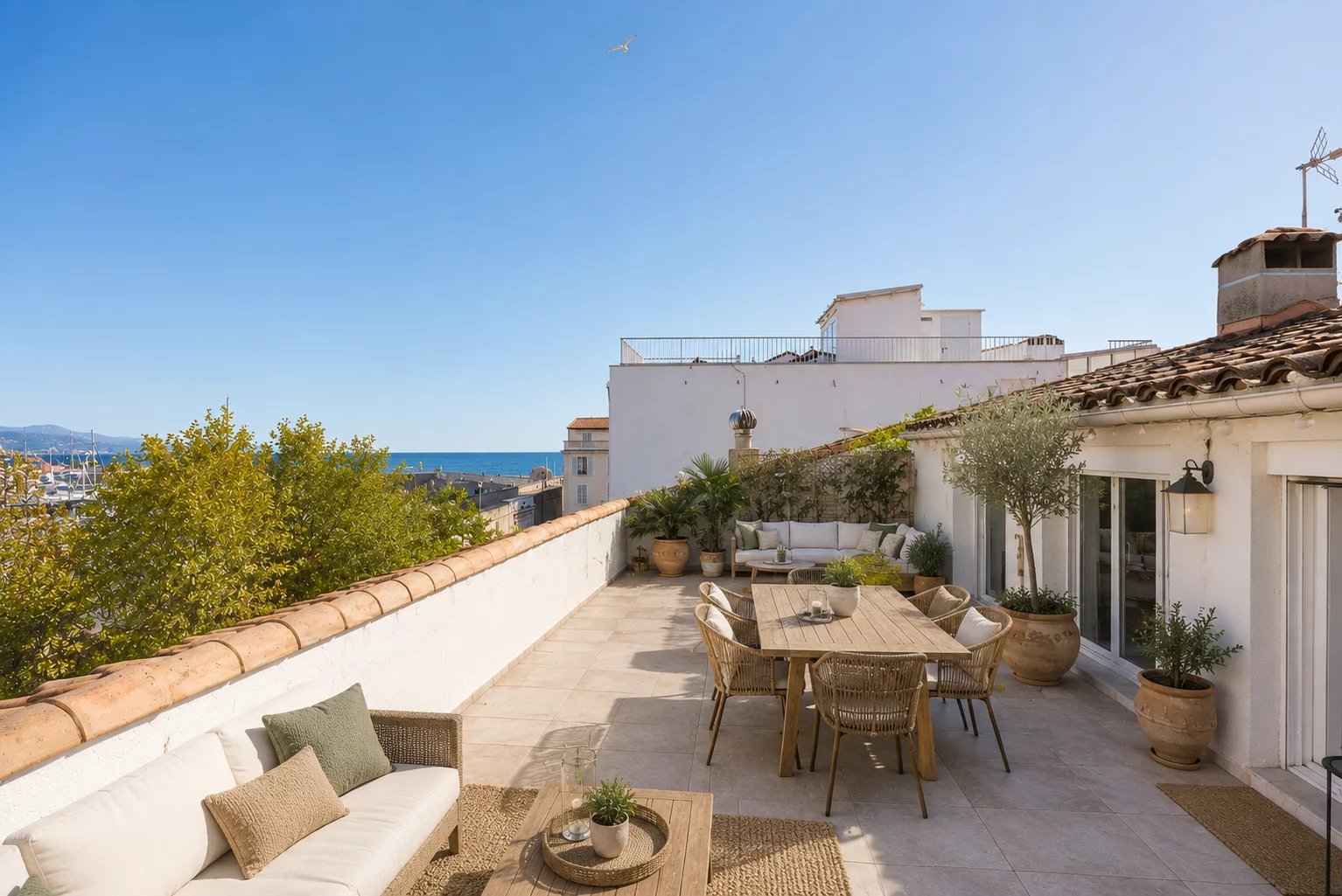 Appartement d’exception – Vieille Ville d’Antibes – Dernier étage – Terrasses – Vue panoramique