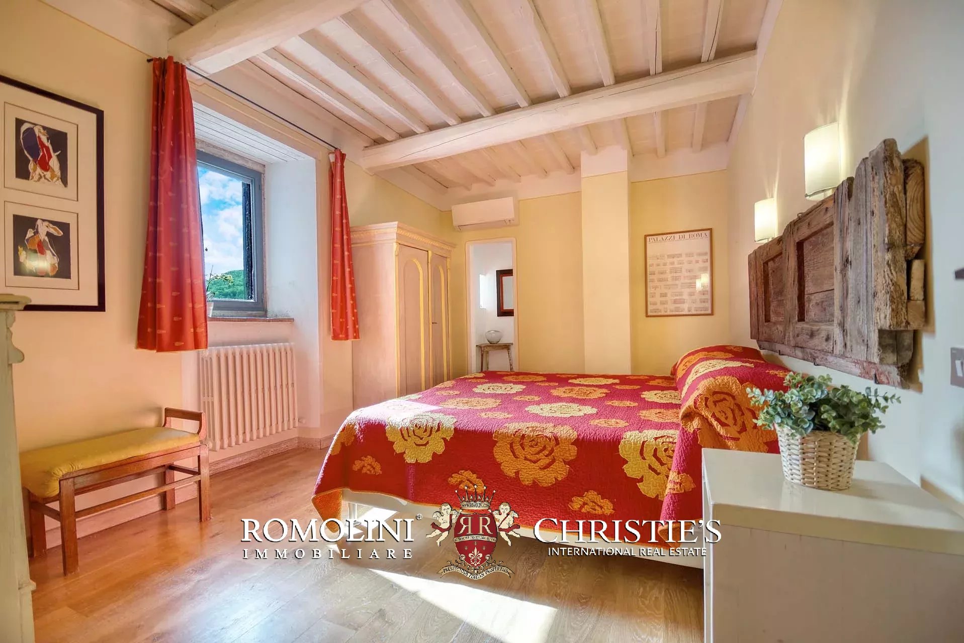 6 Bedroom Villa/Townhouse's Image 30