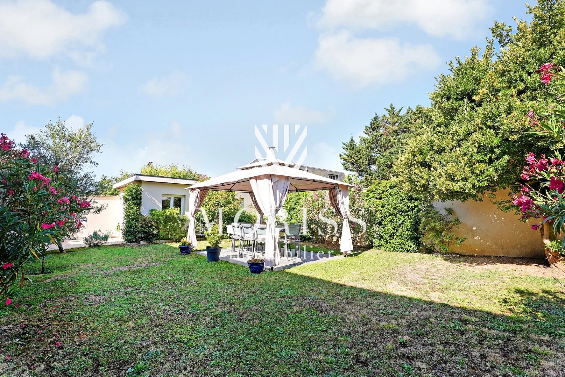 VENTE MAISON 6 PIECES JARDIN ET GARAGE -ATHIS-MONS - Image Array