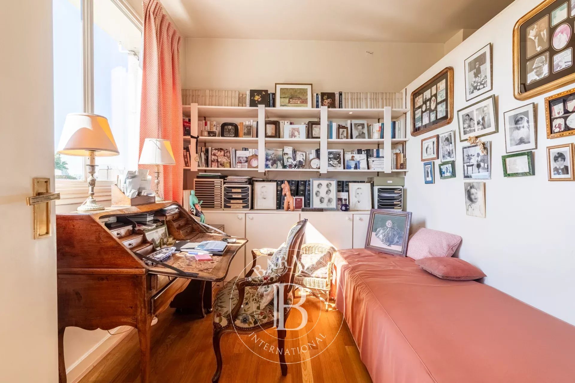 Exclusive listing - 2 or 3-bed apartment - Top floor - Same-level terrace - picture 9