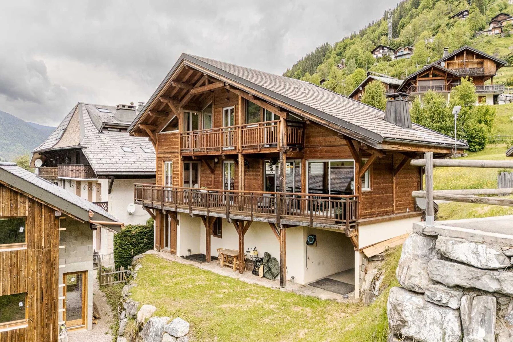 Photo of MORZINE - Stylish 5 bedroom chalet in central Morzine