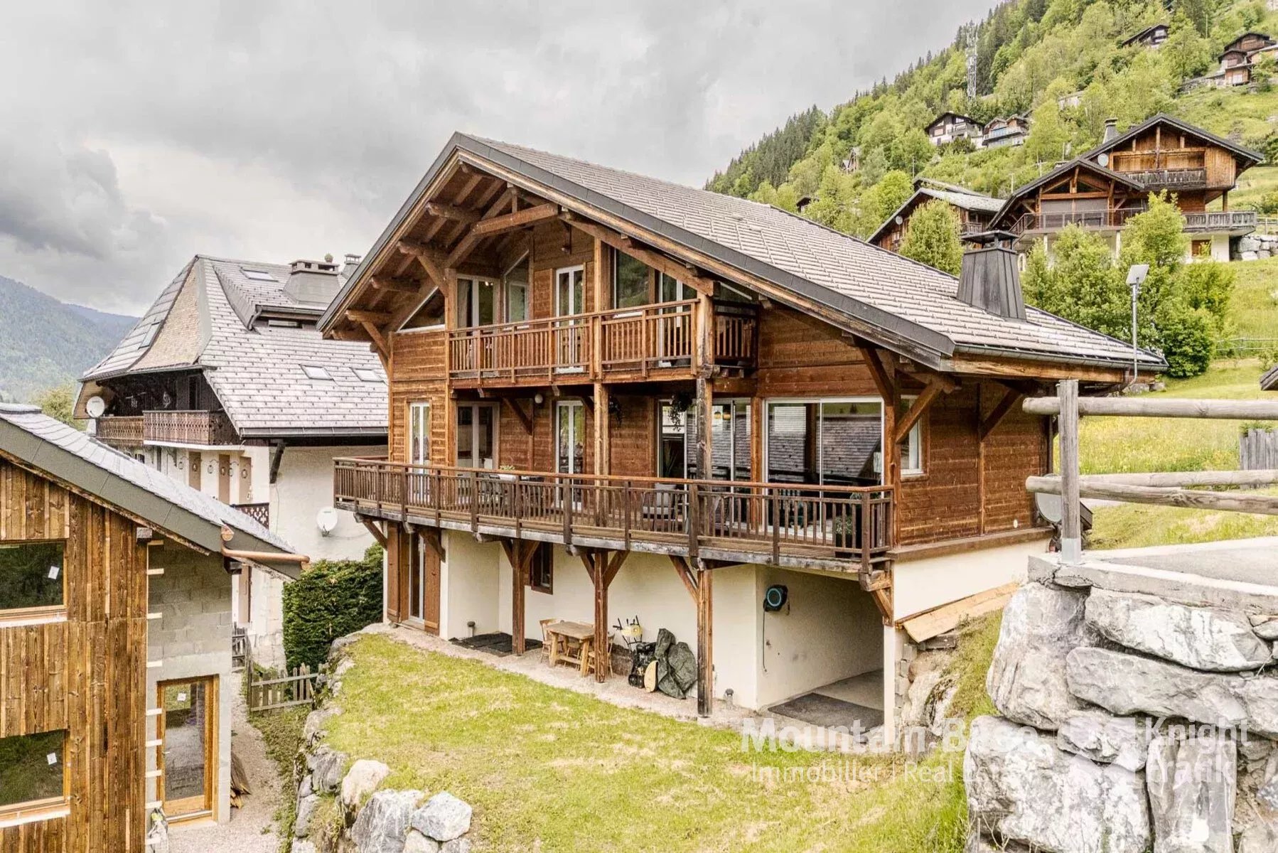 Photo of Stylish 5 bedroom chalet in central Morzine