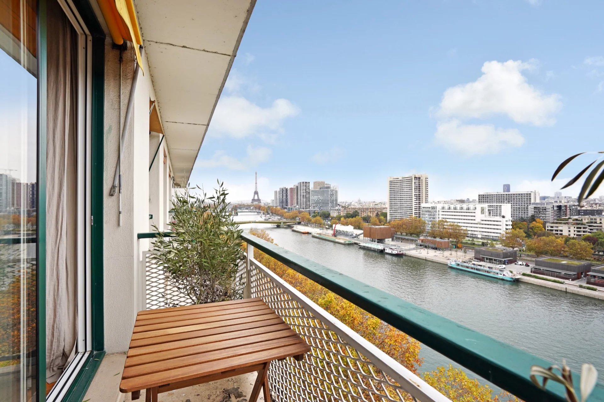 MIRABEAU - Balcony, Panoramic View, Parking, Furnished 3 bedroom apartment, 2 bathrooms