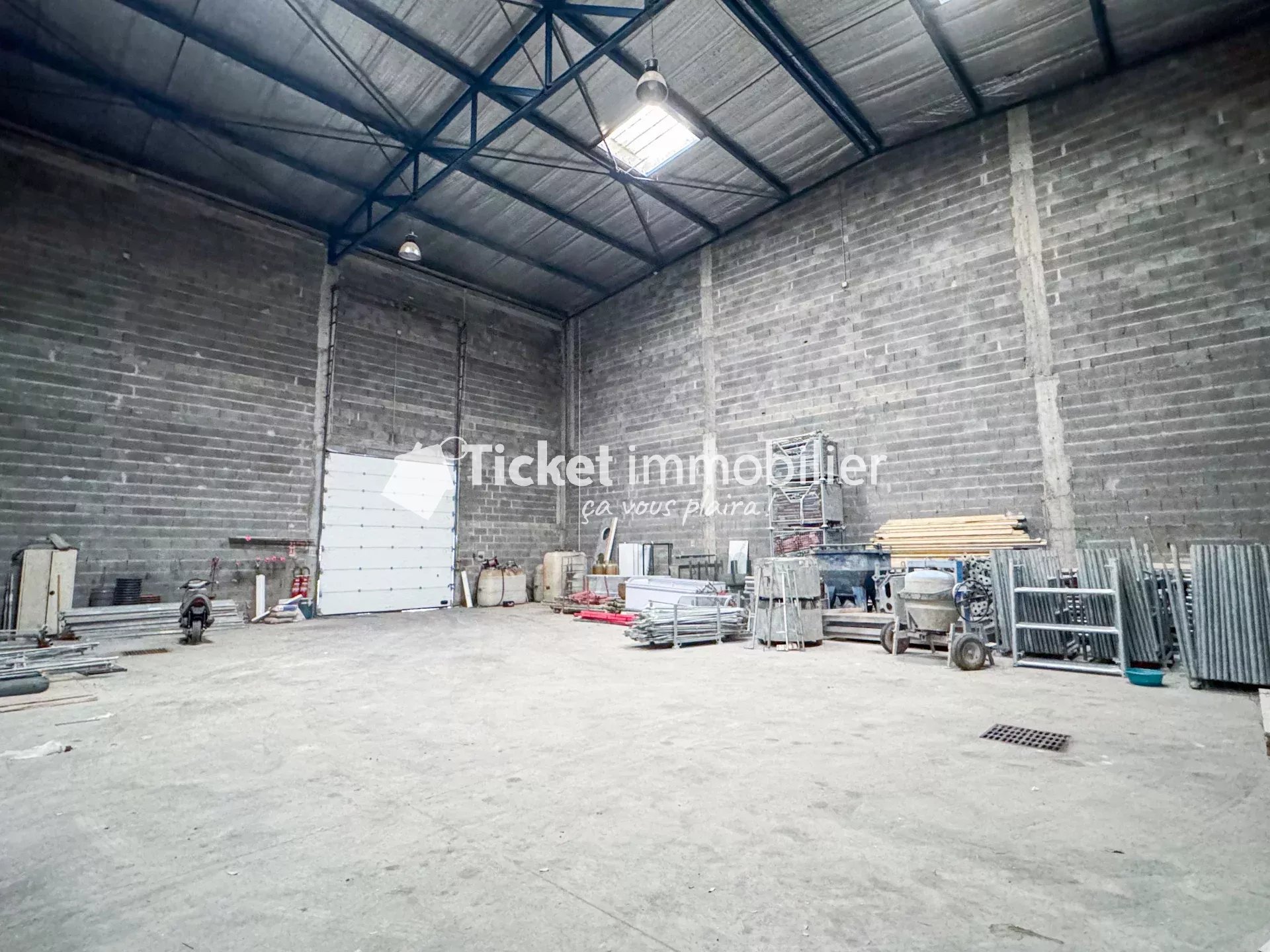 LOCAL D’ACTIVITÉ / BUREAUX 1 216,75 M² – ENTREPÔT + BUREAUX SUR 3 NIVEAUX – ACCÈS RAPIDE PORTET / AXES PRINCIPAUX — photo 3