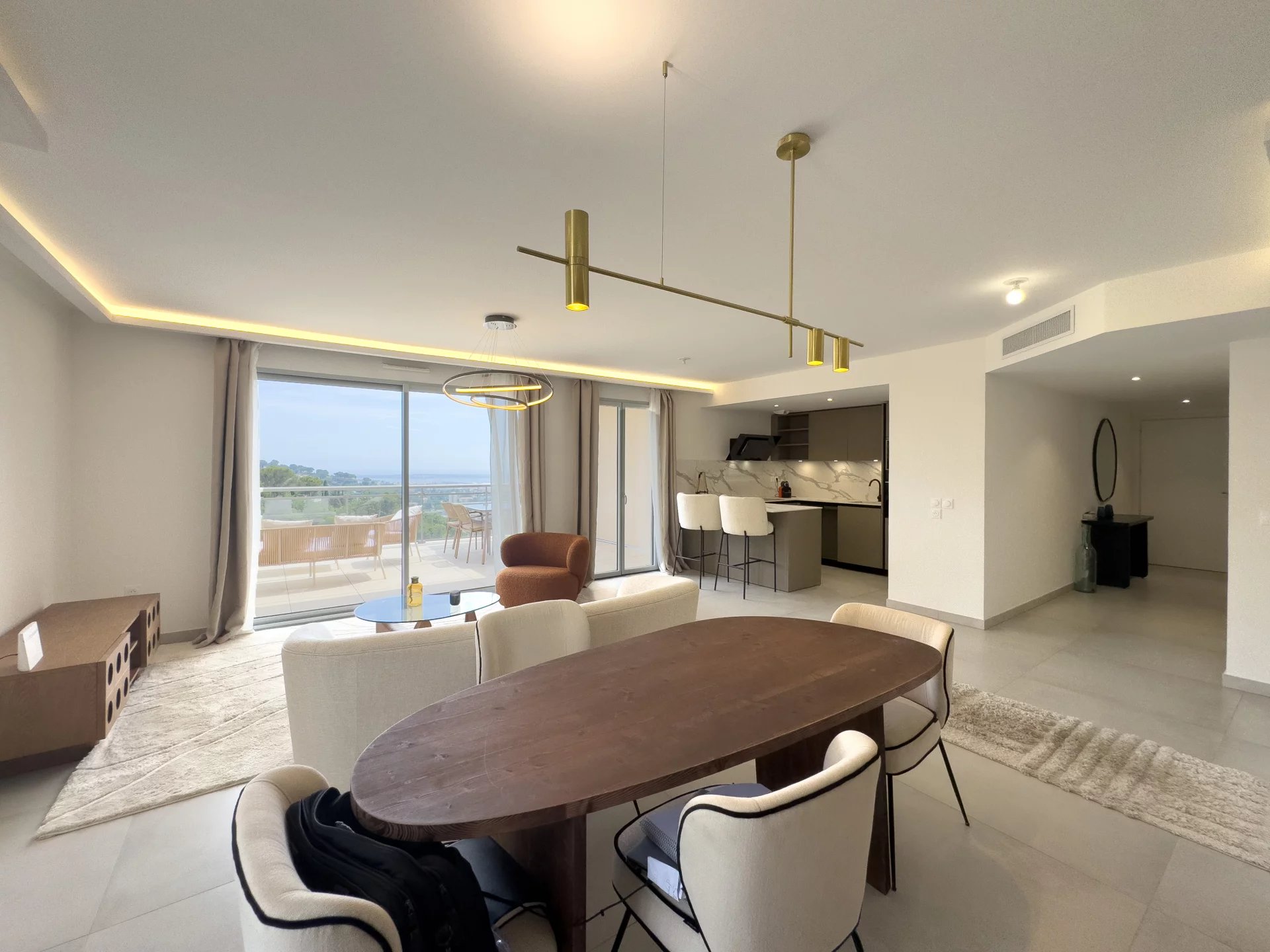Le Cannet - Top floor with sea view, 4 rooms, 116 sqm