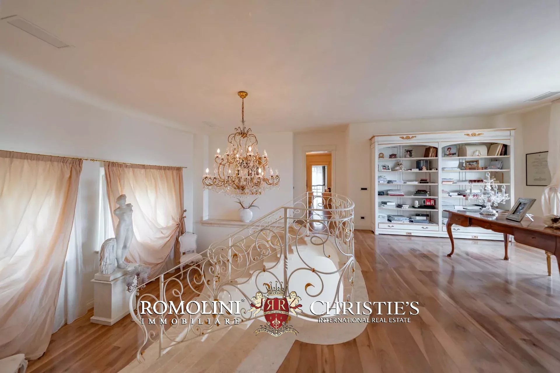 10 Bedroom Villa/Townhouse's Image 26