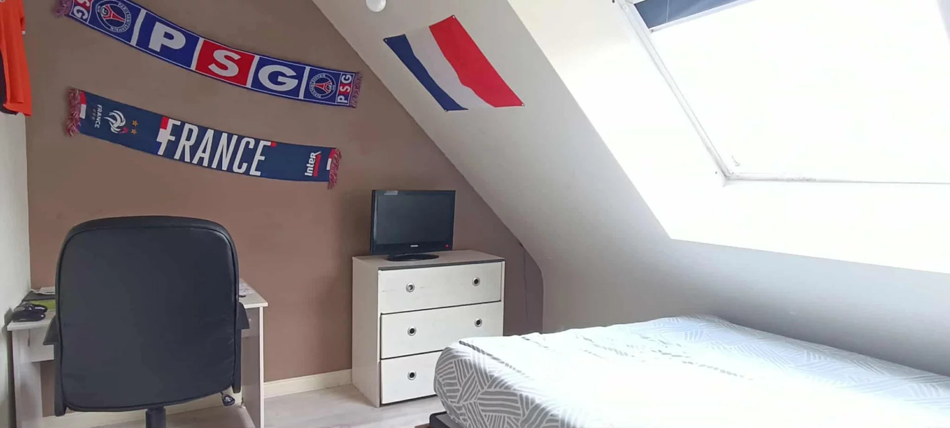 MAISON FAMILIALE À CLÉGUÉREC AVEC GRAND JARDIN - CLÉGUÉREC — photo 13