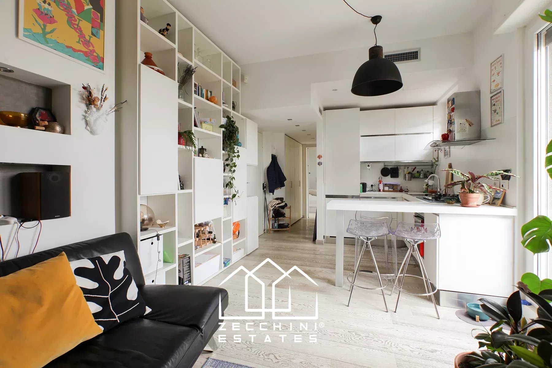 Pleasant one-bedroom with large terrace.