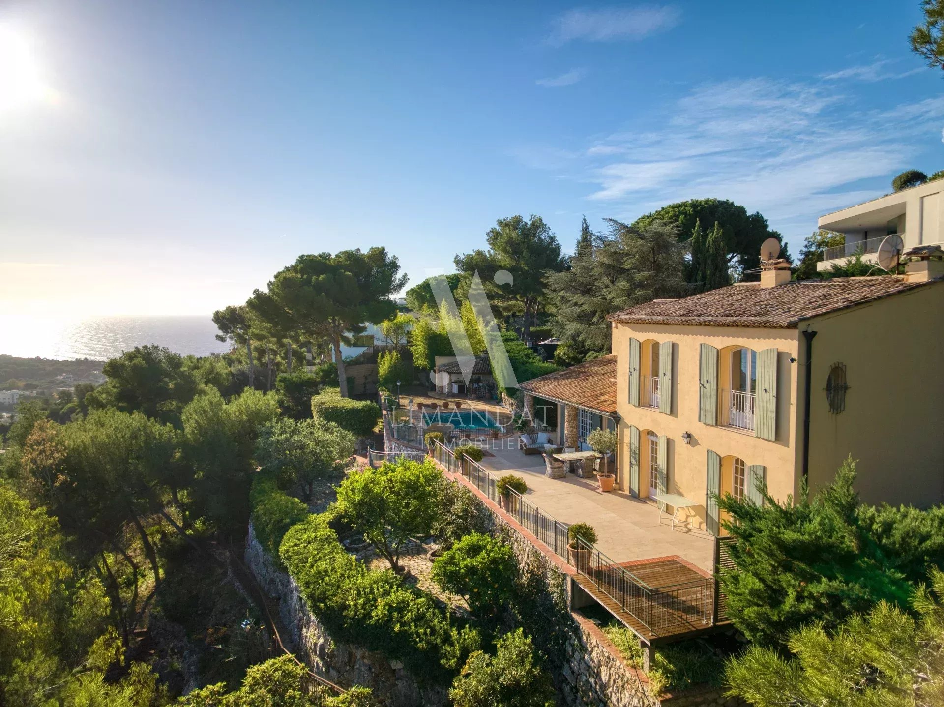 Roquebrune Cap Martin - Torraca - Propriété 230 m2, terrain 4 200 m2, piscine, jacuzzi