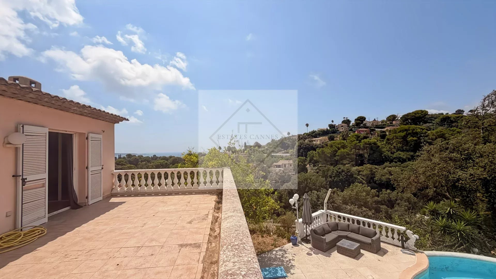À VENDRE – VILLA DE CHARME VUE MER À ANTIBES, CALME ABSOLU — photo 14