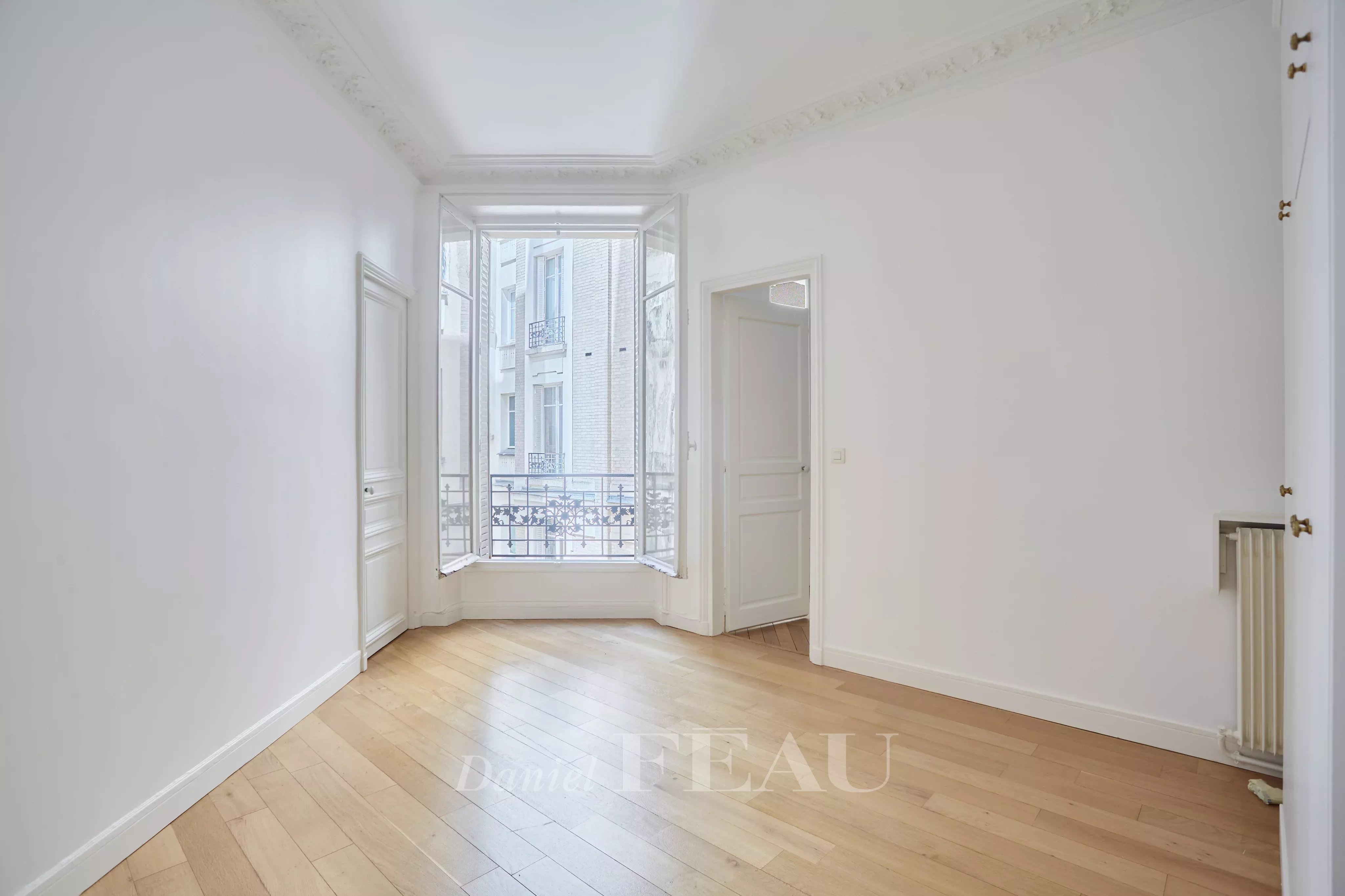 Sale Apartment Paris 17th