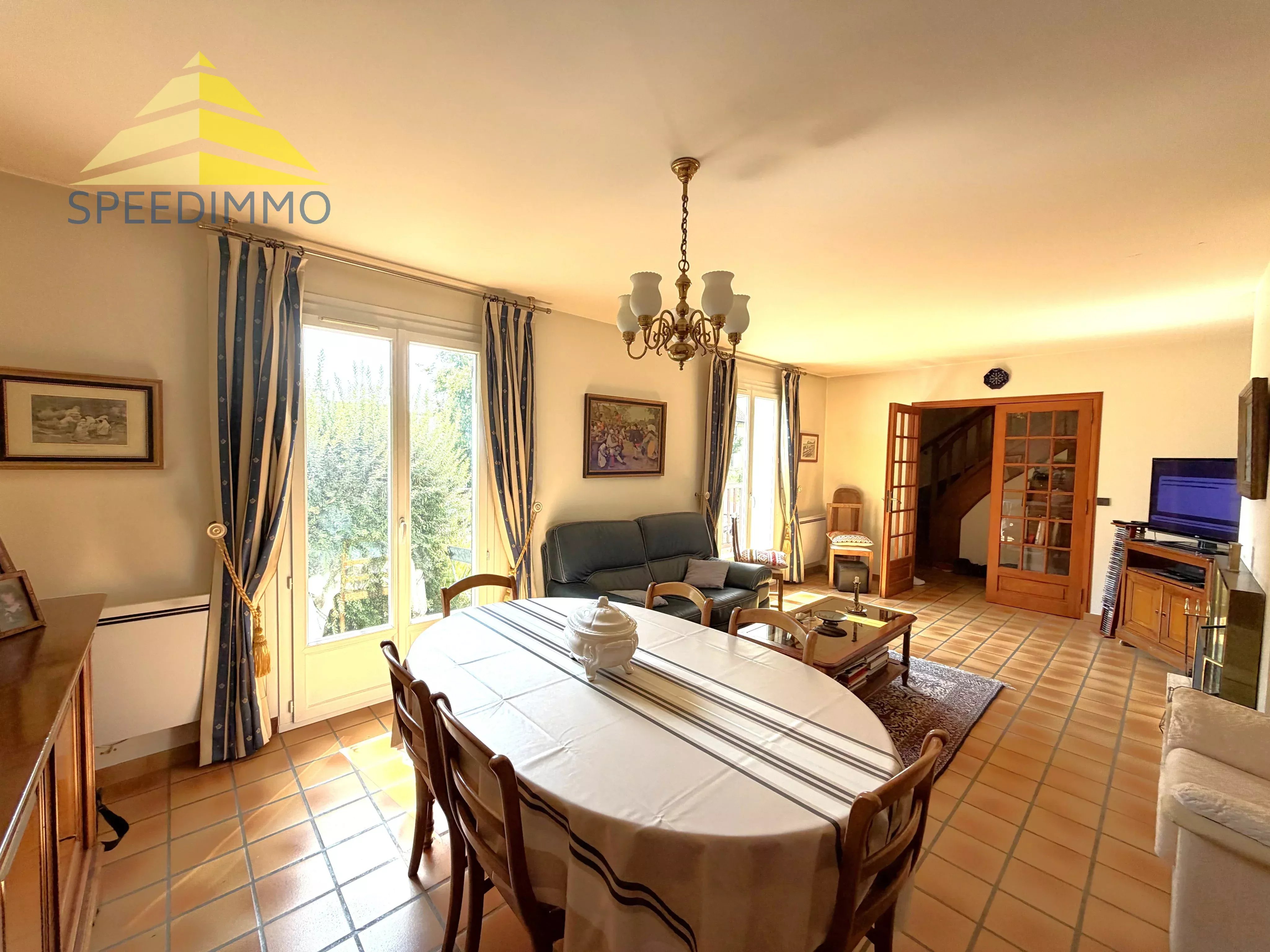 À louer meublée – Belle maison familiale de 4 chambres avec véranda et sous-sol total