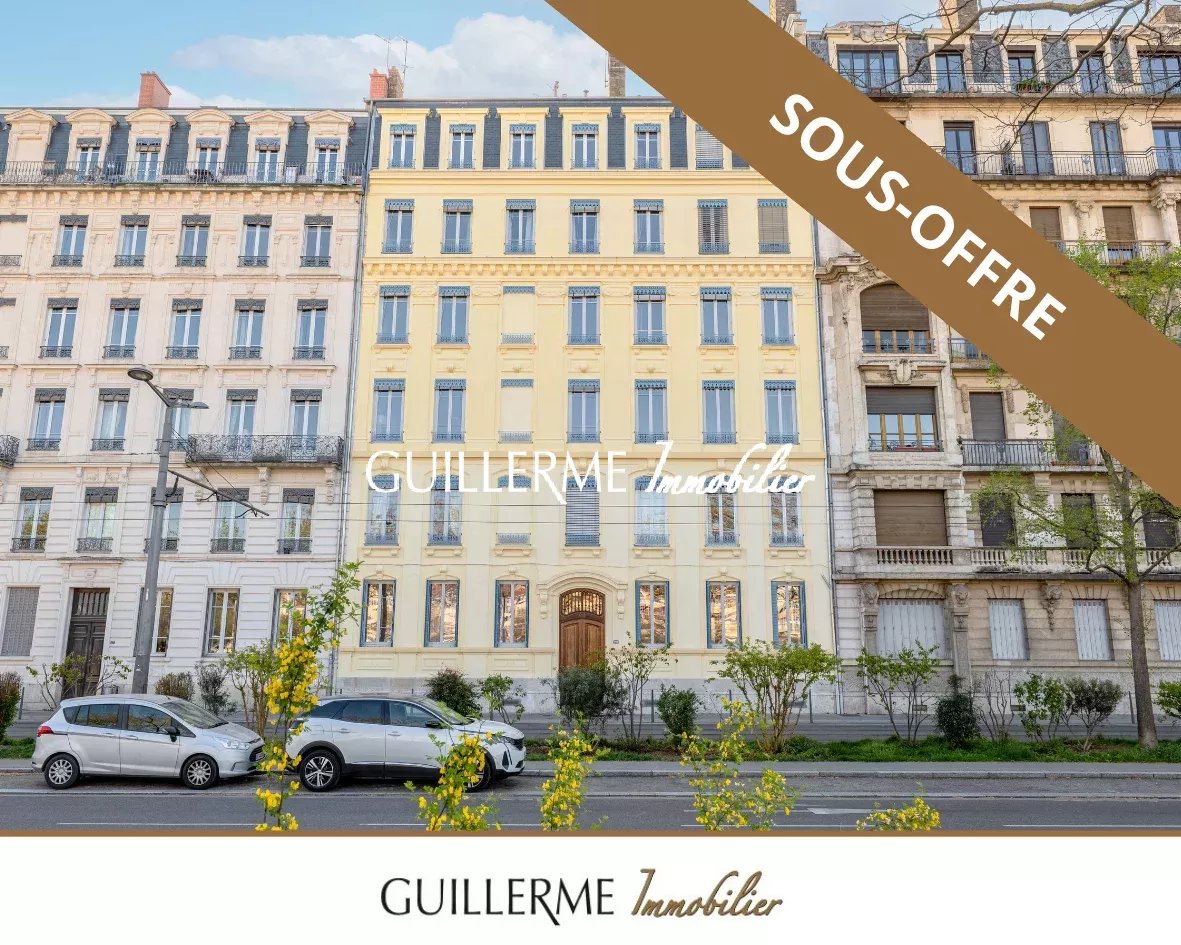 A VENDRE Bel ancien traversant Quais du Rhône avec caves et grenier