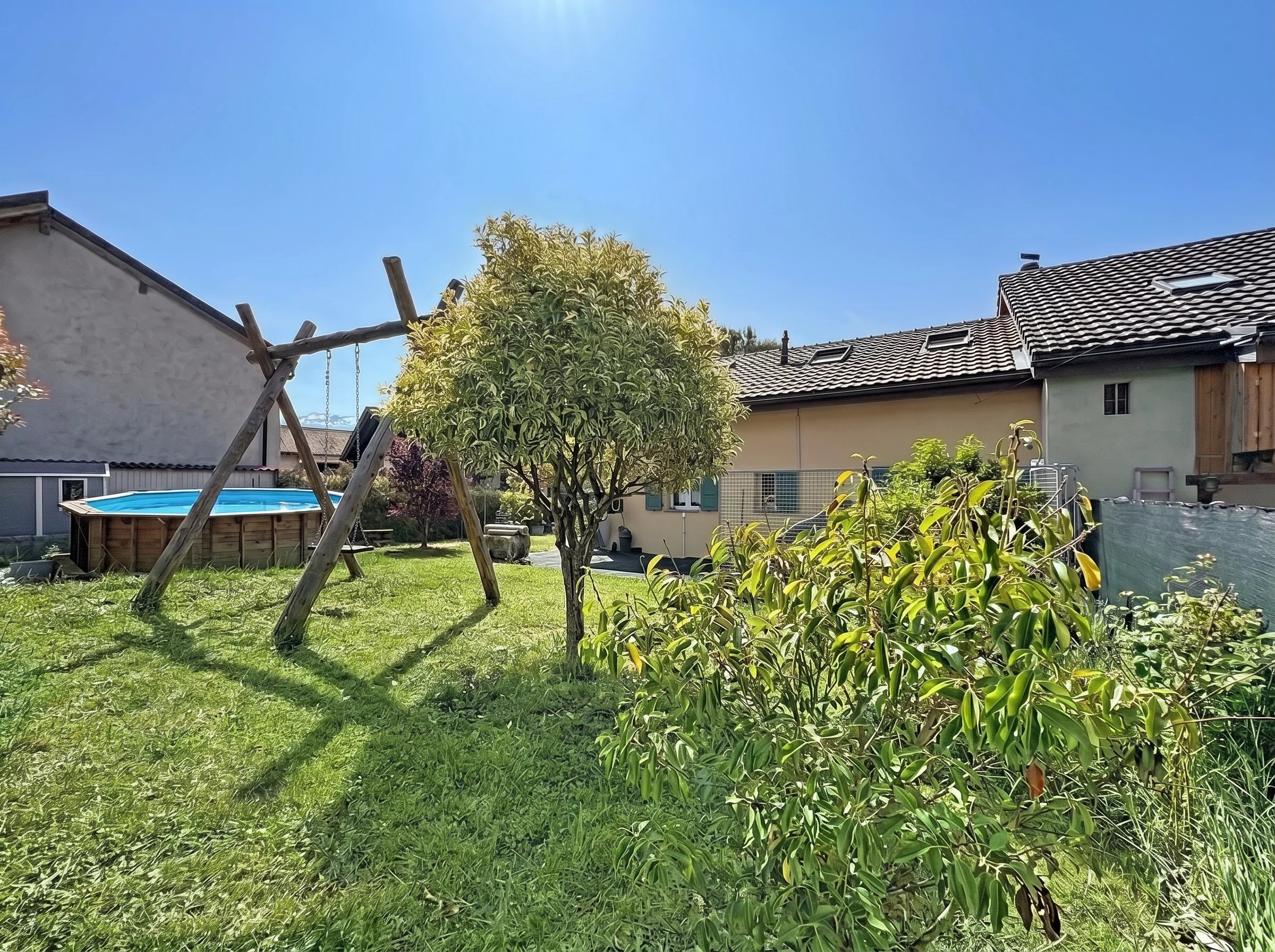 Exclusivité - Splendide maison de village rénovée, jardin et piscine