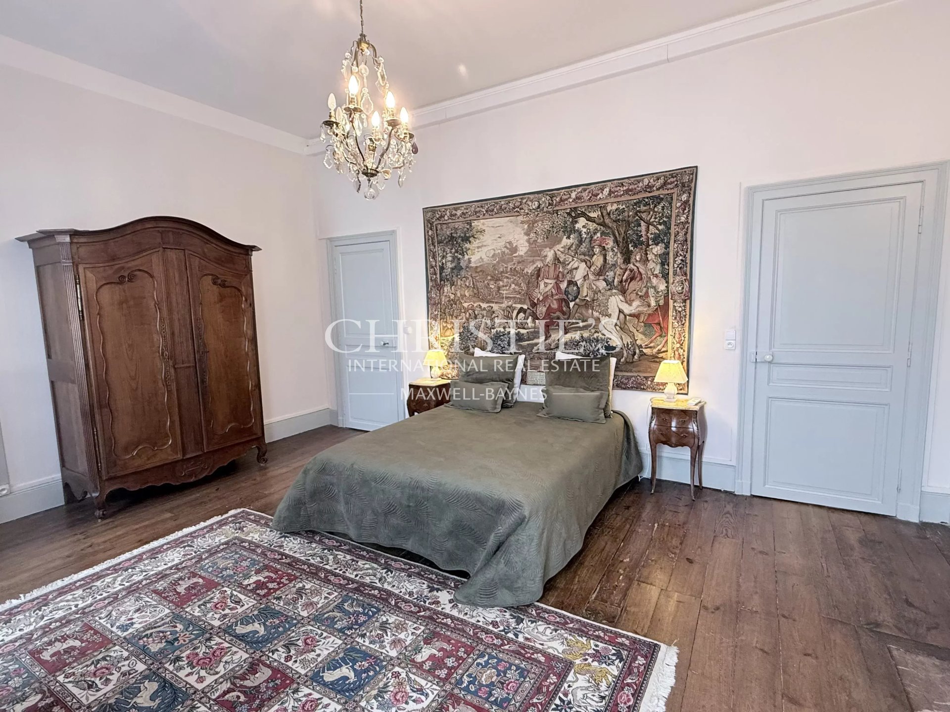 10 Bedroom Villa/Townhouse's Image 6