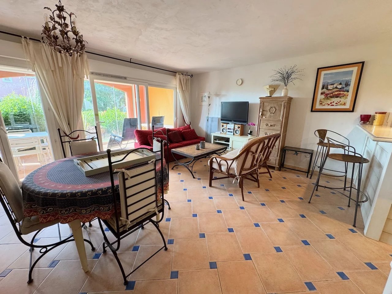 Roquebrune-sur-Argens | 3-room apartement with loggia overlooking a beautiful garden.