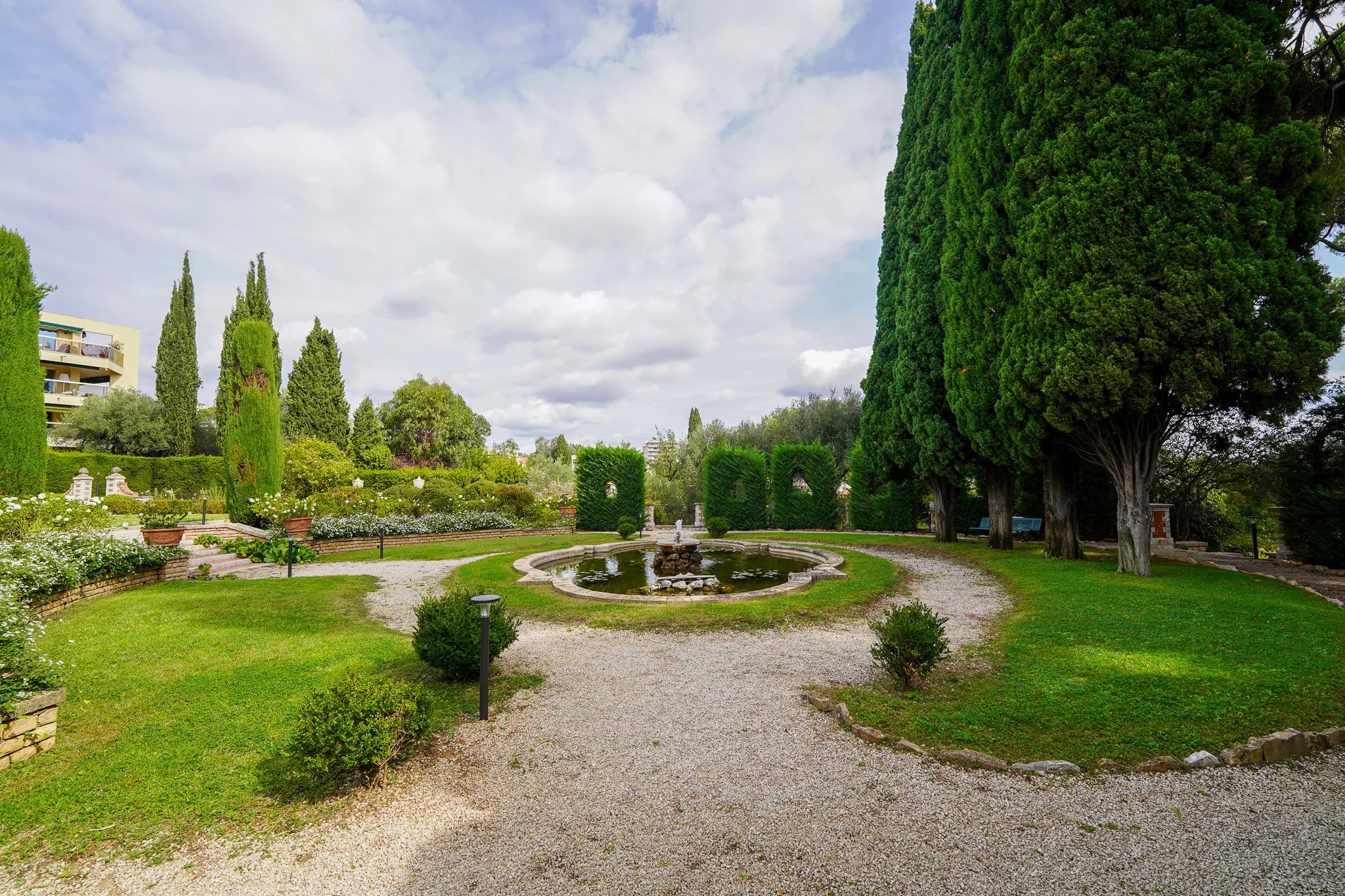 3 pieces Chateau saint Anne