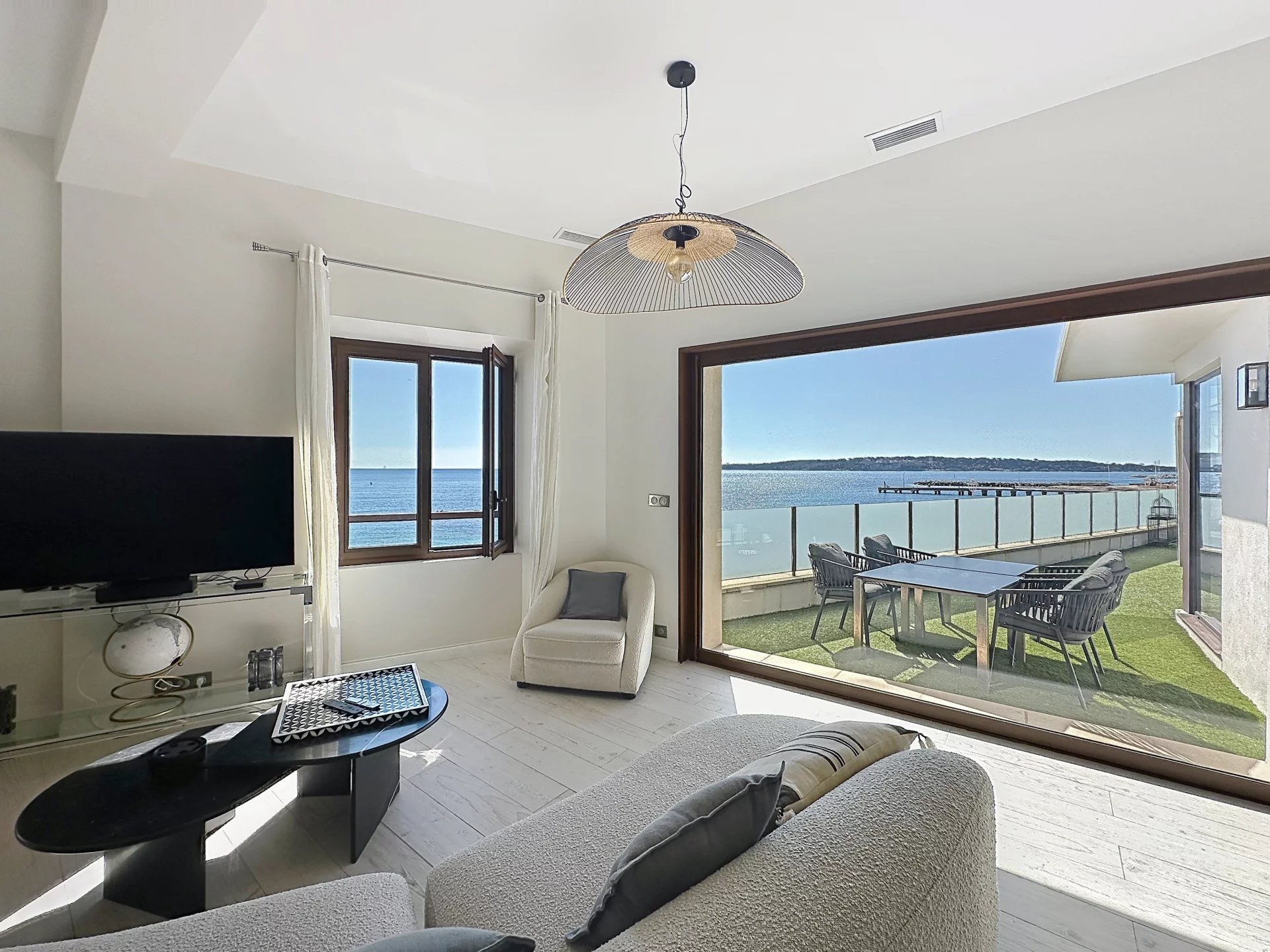 Cannes Palm Beach maison pieds dans l'eau !