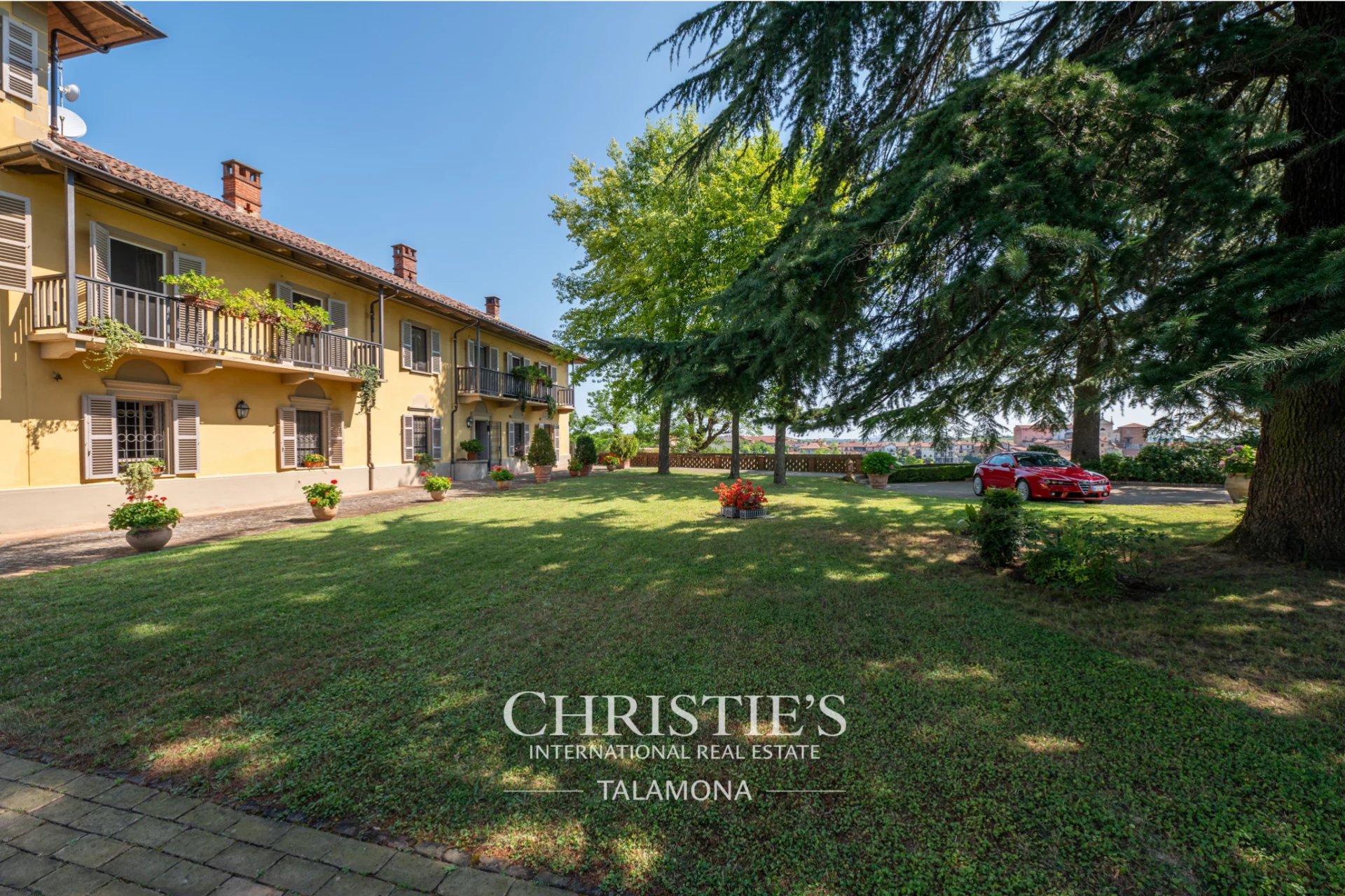 10 Bedroom Villa/Townhouse's Image 19