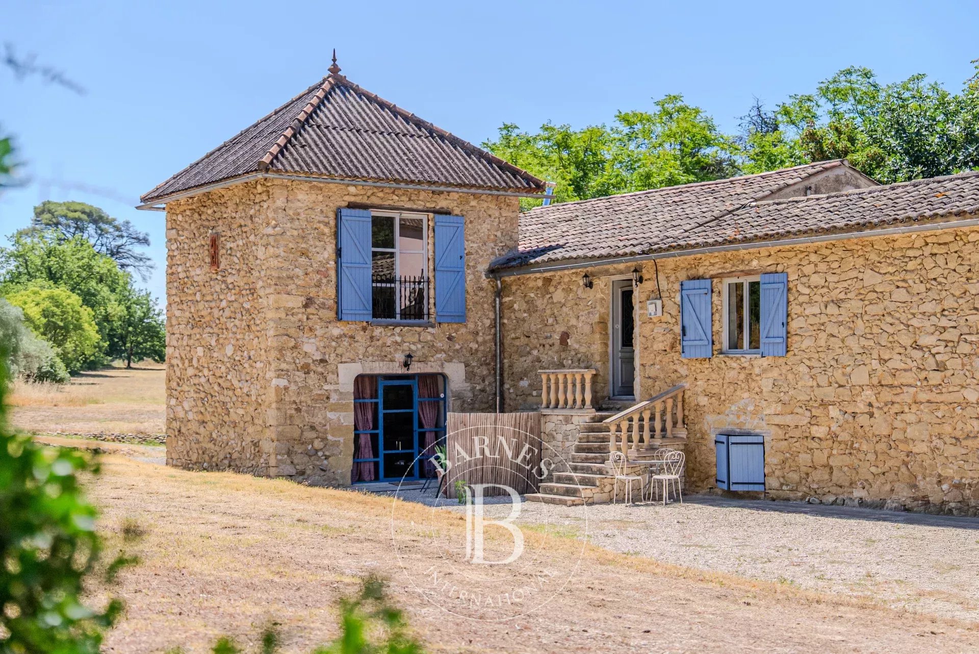 SOUTHERN LUBERON – CADENET – RENOVATED 18TH–19TH CENTURY ESTATE – MANOR HOUSE – FARMHOUSE WITH 6 COTTAGES – SWIMMING POOL - picture 4