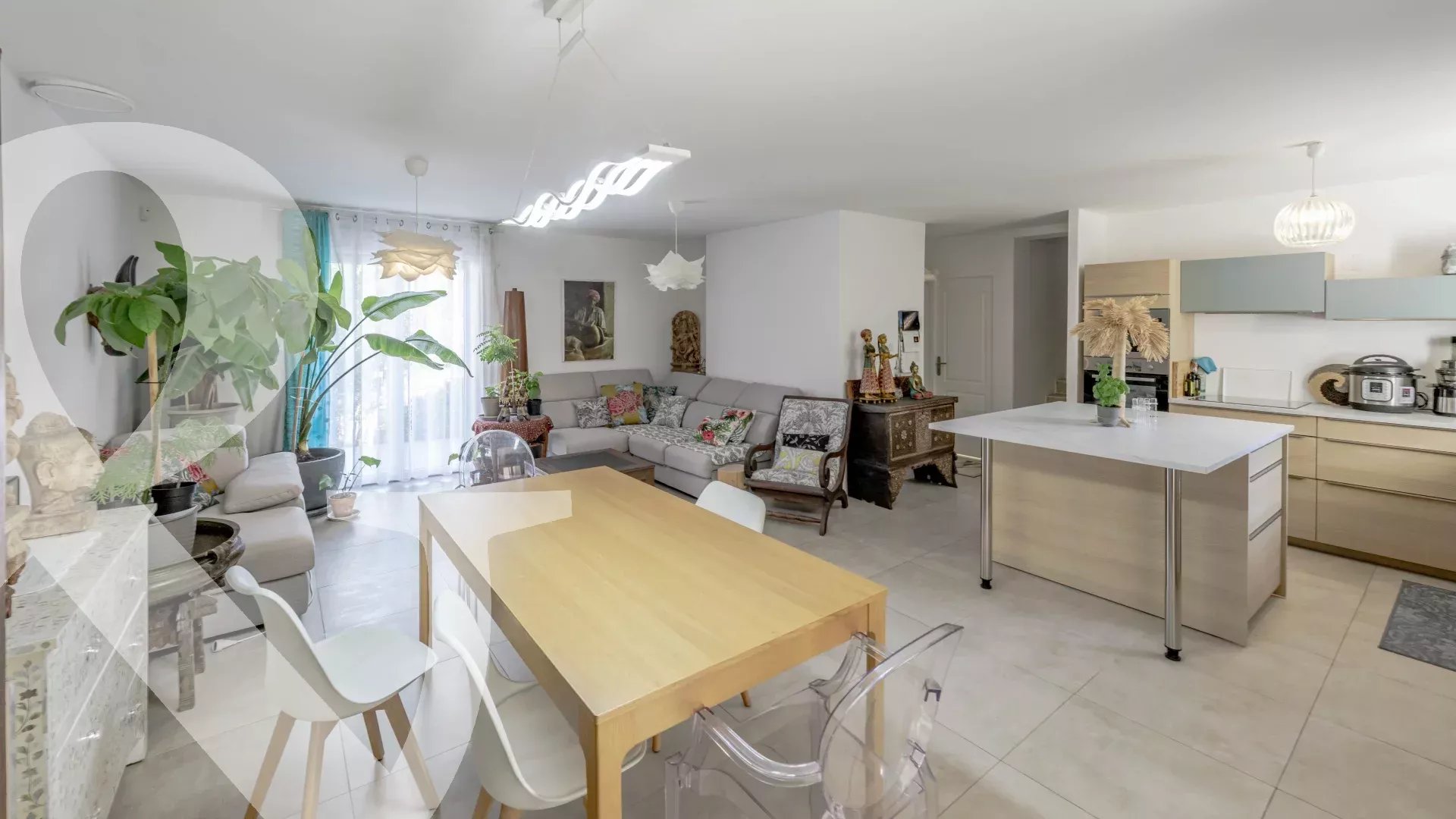 JOLIE MAISON A PIED DU CENTRE VILLAGE