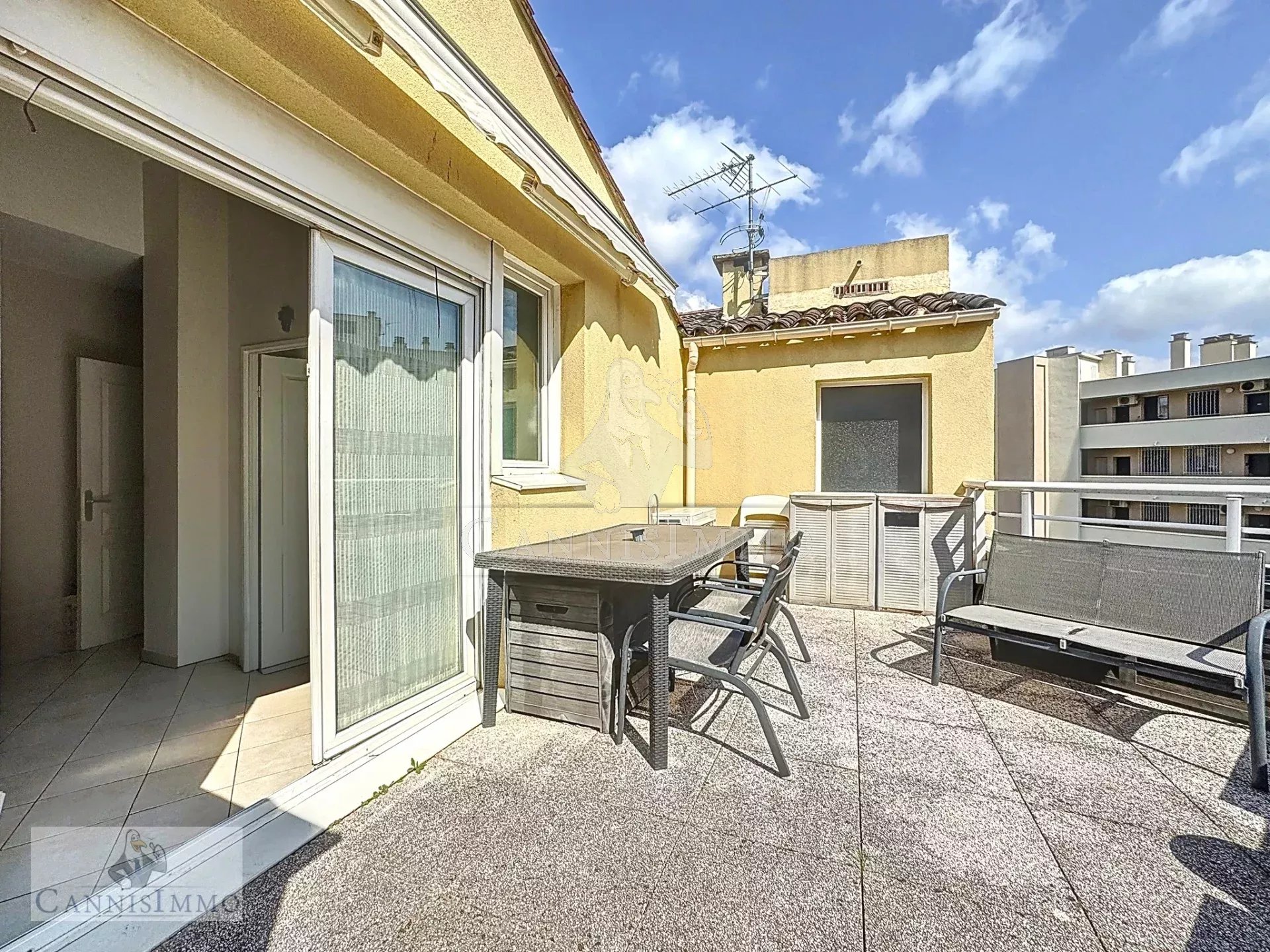 APPARTEMENT 3 PIECES CENTRE VILLE SAINTE MAXIME VUE MER