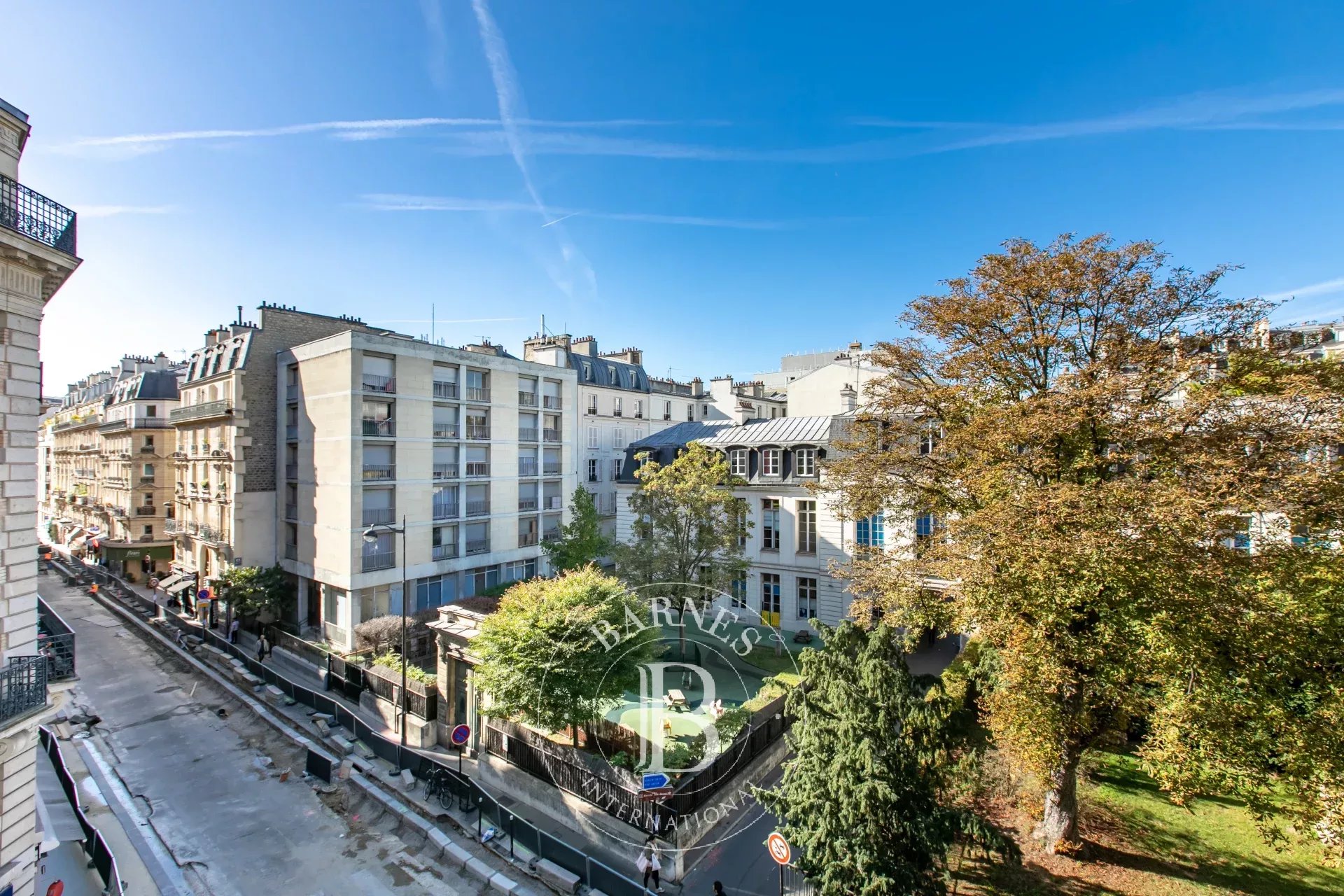 Sole agent: Paris 17 - Ternes Marché Lebon - 4-bedroom apartment - picture 15