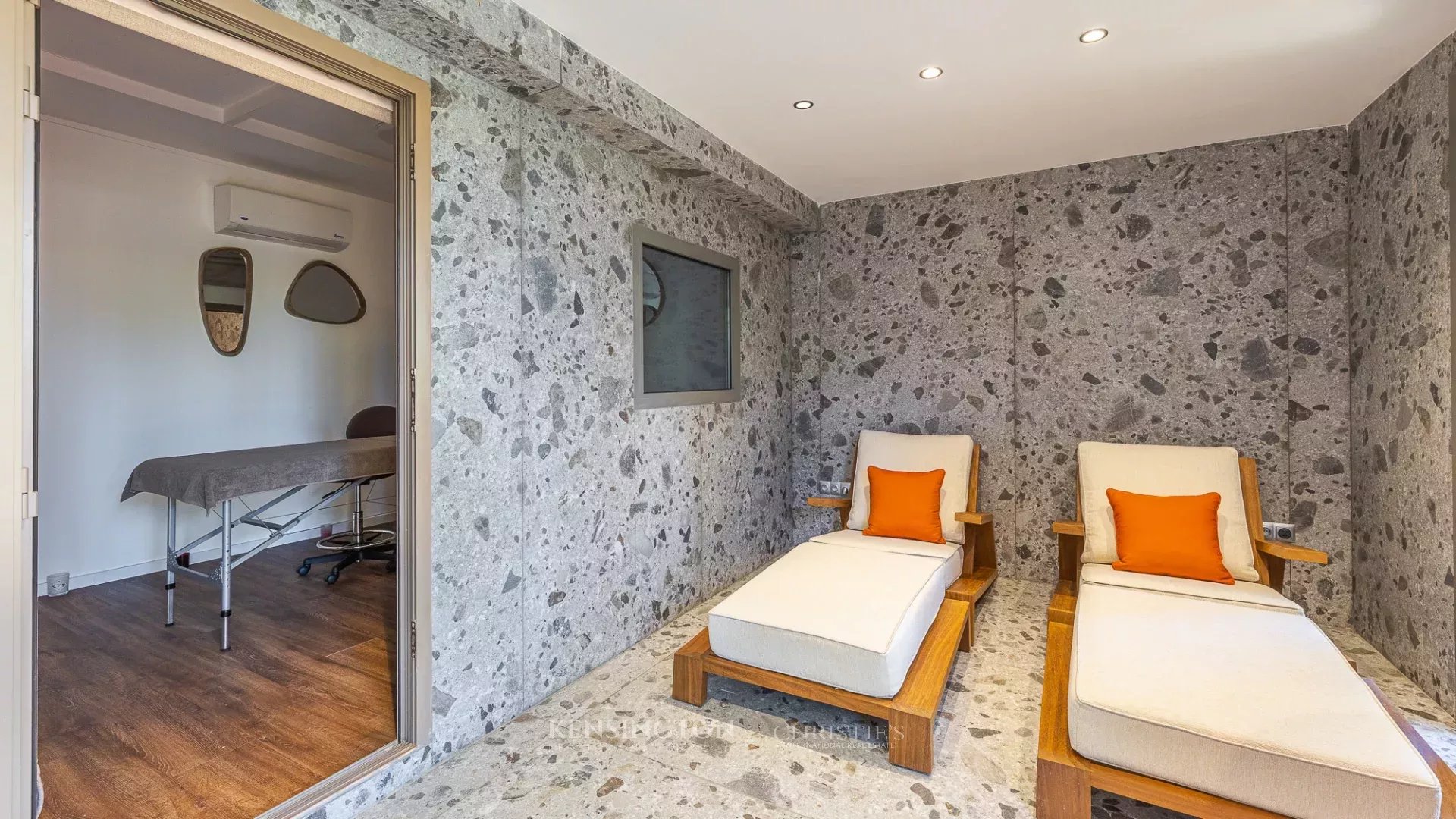 6 Bedroom Villa/Townhouse's Image 25
