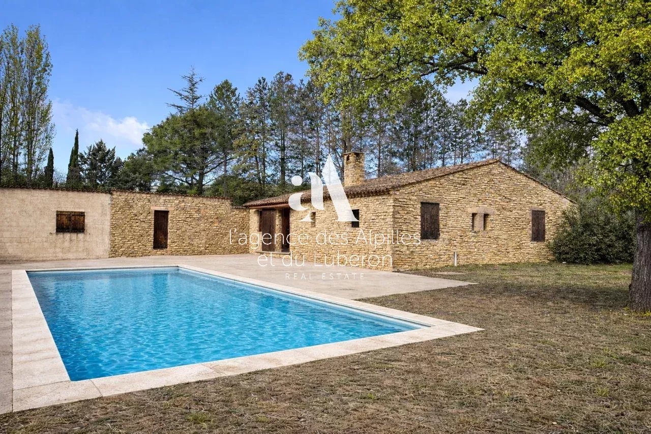 GORDES - MAISON À RÉNOVER AVEC TERRAIN CONSTRUCTIBLE
