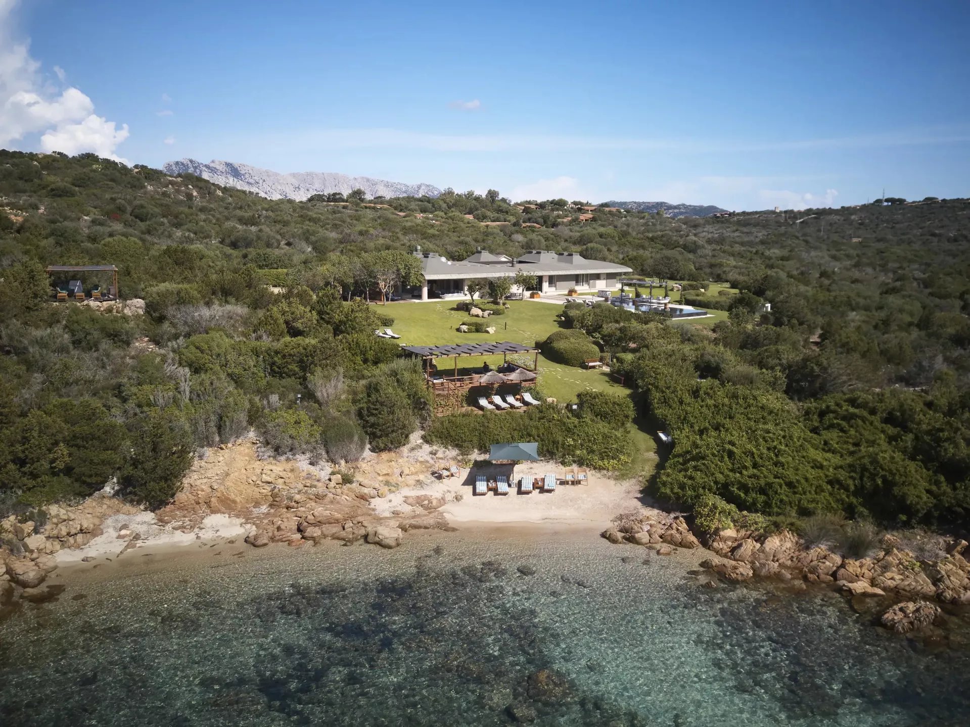 Villa in Sardinia, 9 bedrooms, swimming pool, beach, luxury