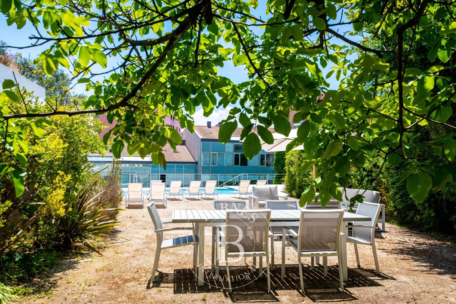 To RENT – In a private condominium in Graça