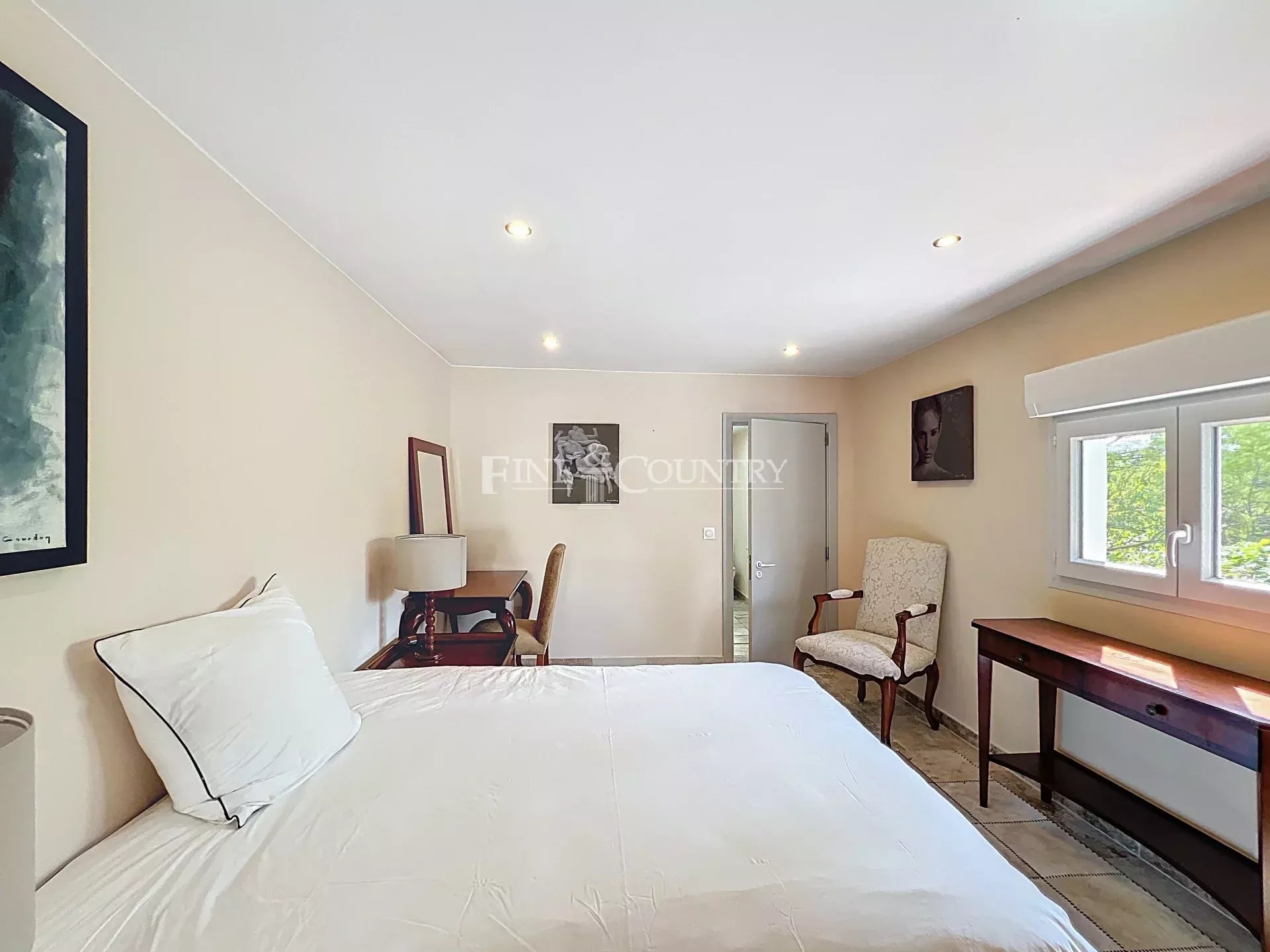 Photo of For sale Villa in Grasse with 3 apartments