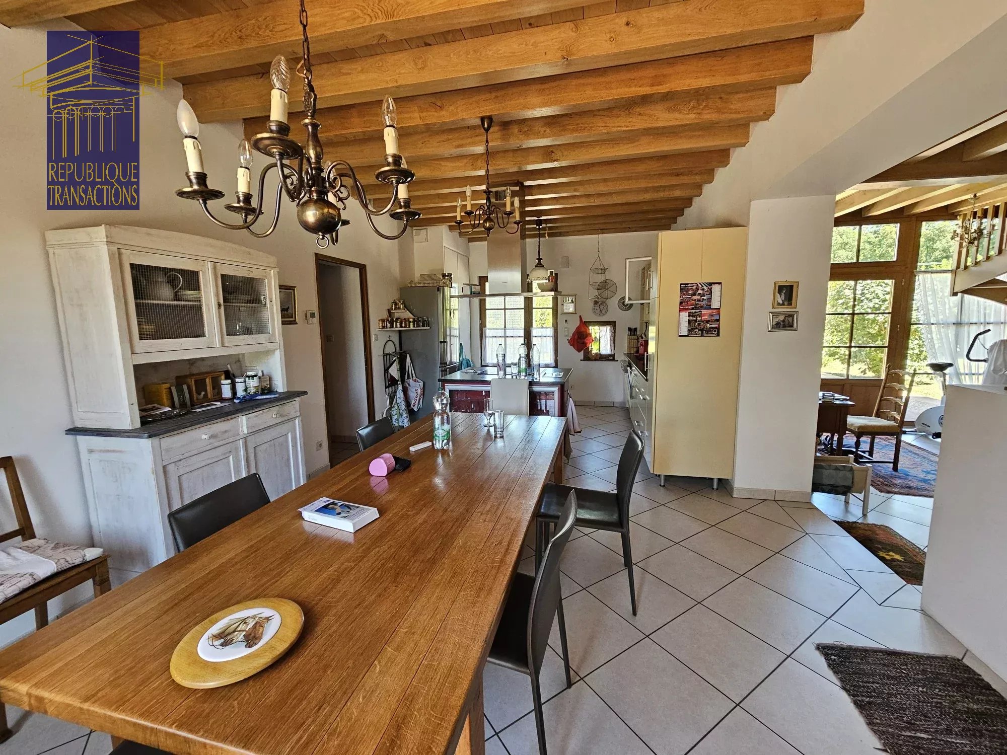 Jolie maison bressanne rénovée avec dépendances et terrain d'environ 5 840 m² clos, arboré et paysagé — photo 8