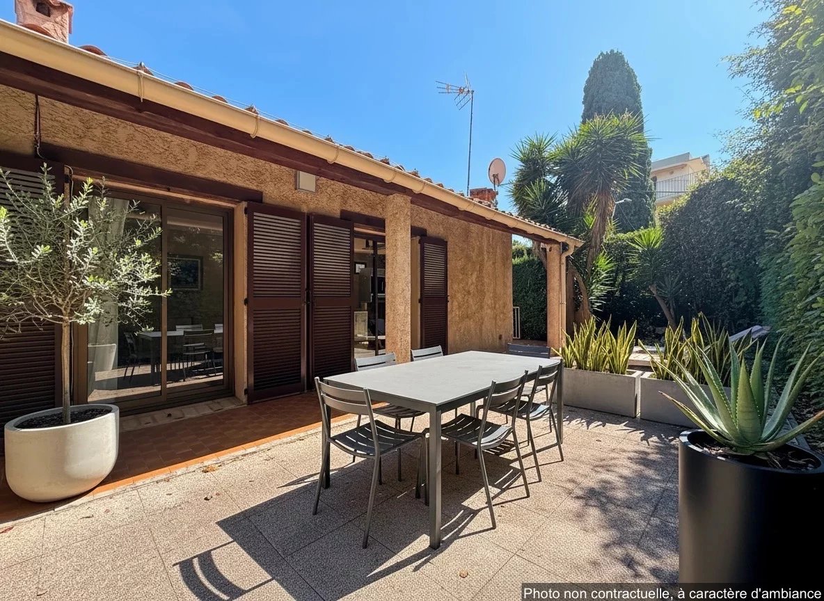 Villa à vendre  Début du Cap d'Antibes | Emplacement exceptionnel à deux pas des plages