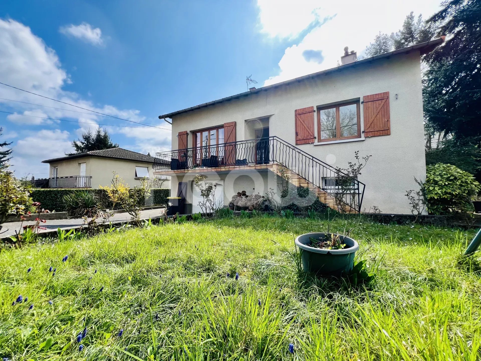 Villa type 5 de 126 m² habitables, garage, jardin.