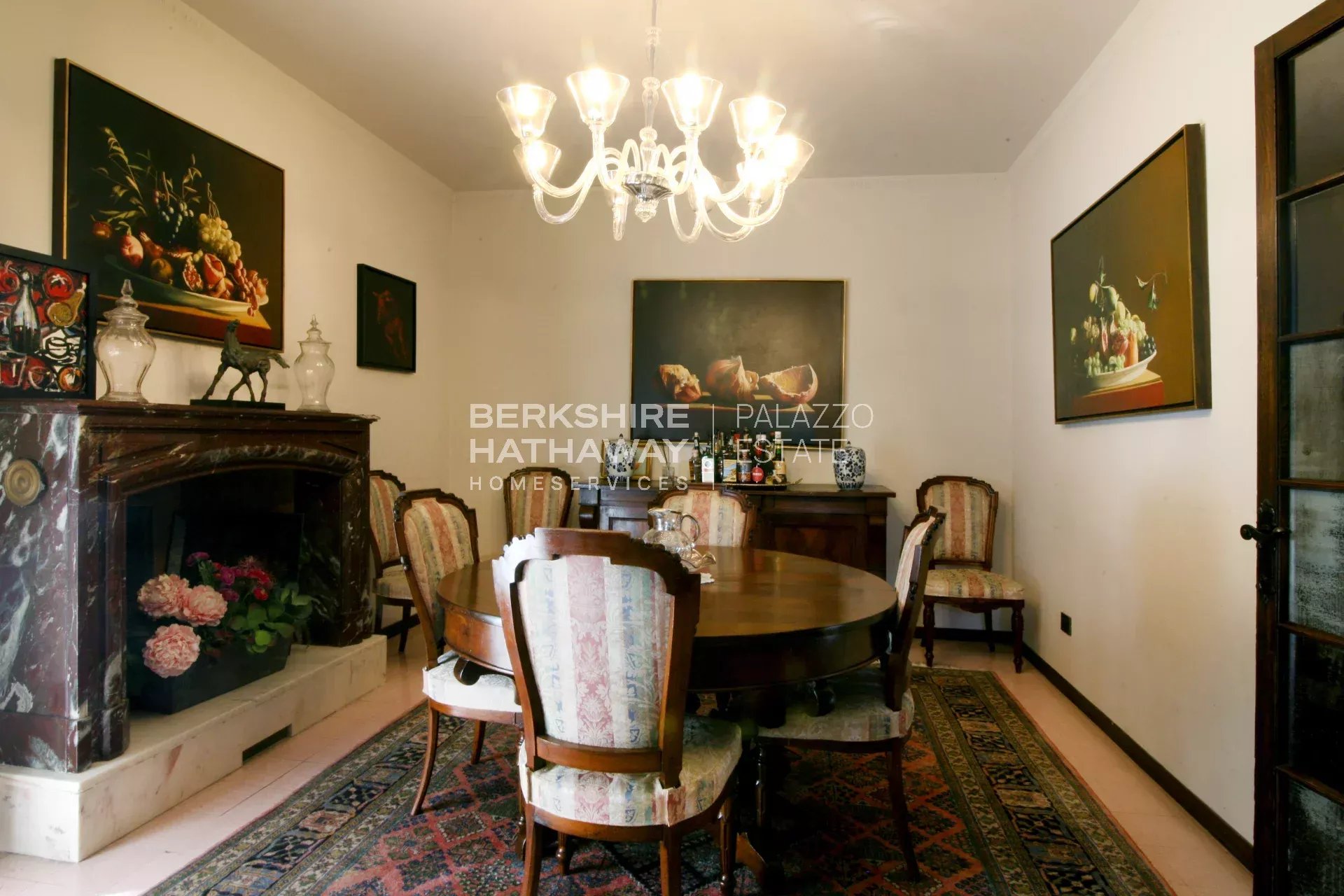 Magnificent detached villa with a large garden, minutes from the sea and Pietrasanta