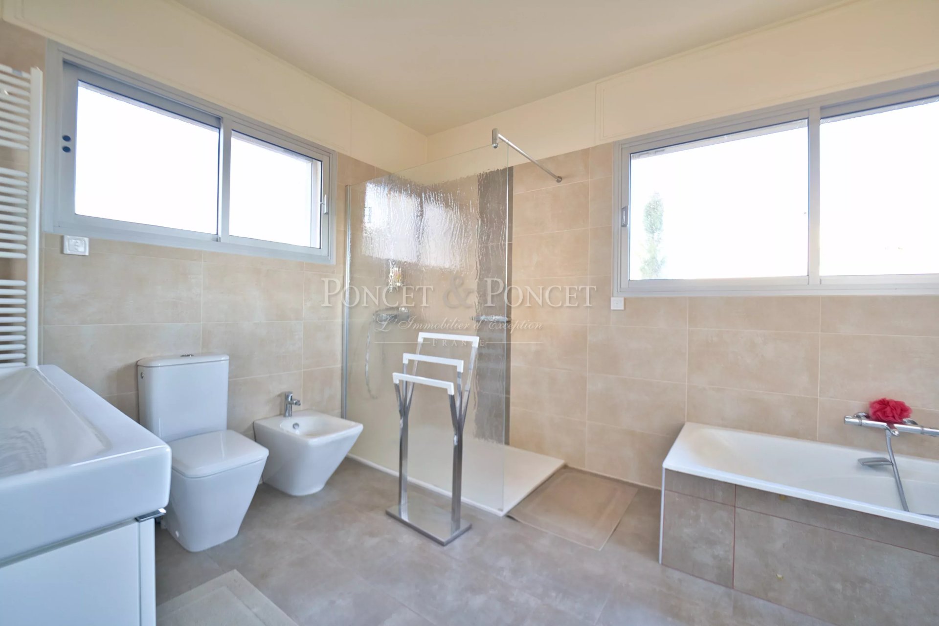 4 Bedroom Villa/Townhouse's Image 12