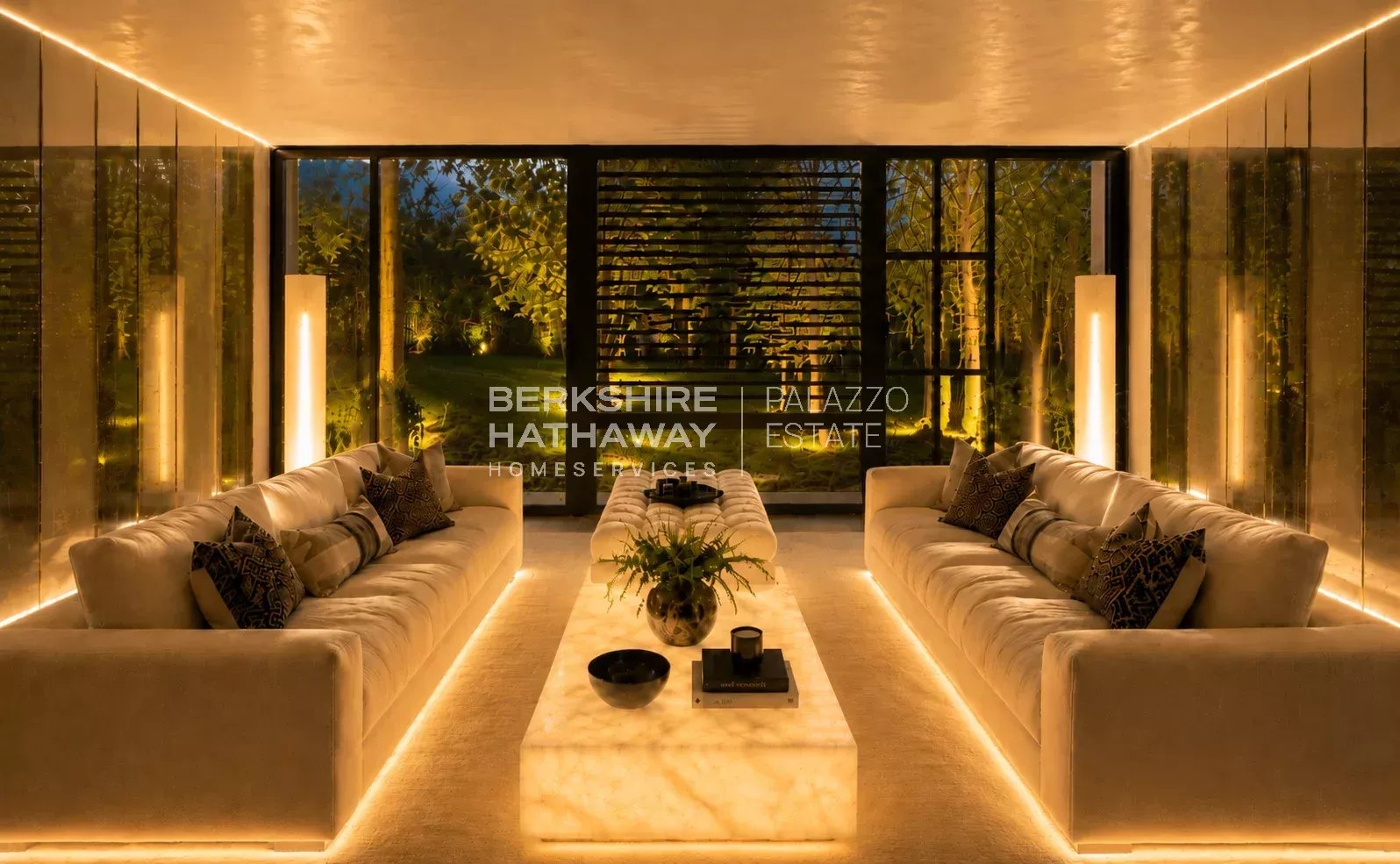 Lake Como's area - modern villa with pool and garden