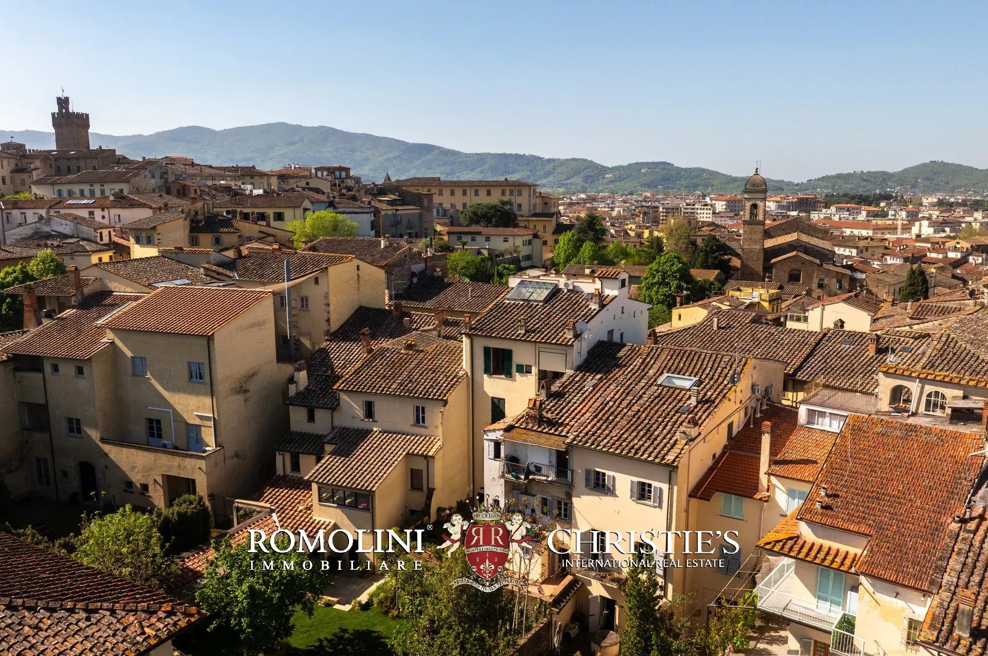 CASA CON GIARDINO IN VENDITA NEL CENTRO STORICO DI AREZZO
