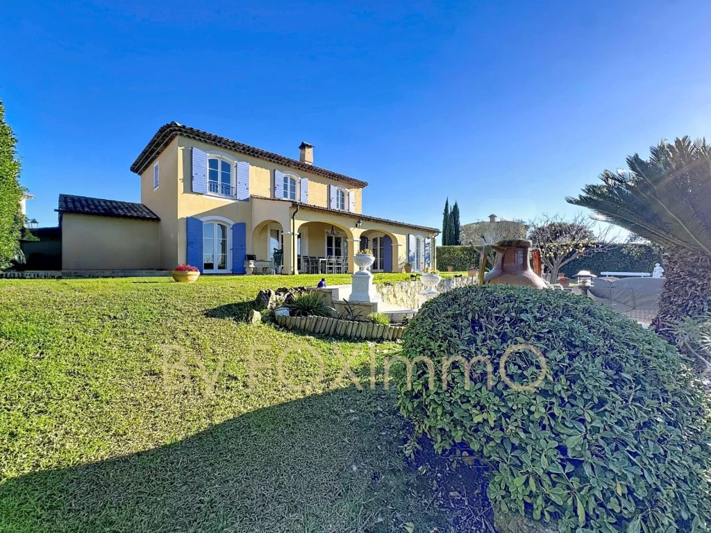Villa for sale in Villeneuve-loubet — Luxury Villa Villeneuve-Loubet | Modern Family Estate near Biot