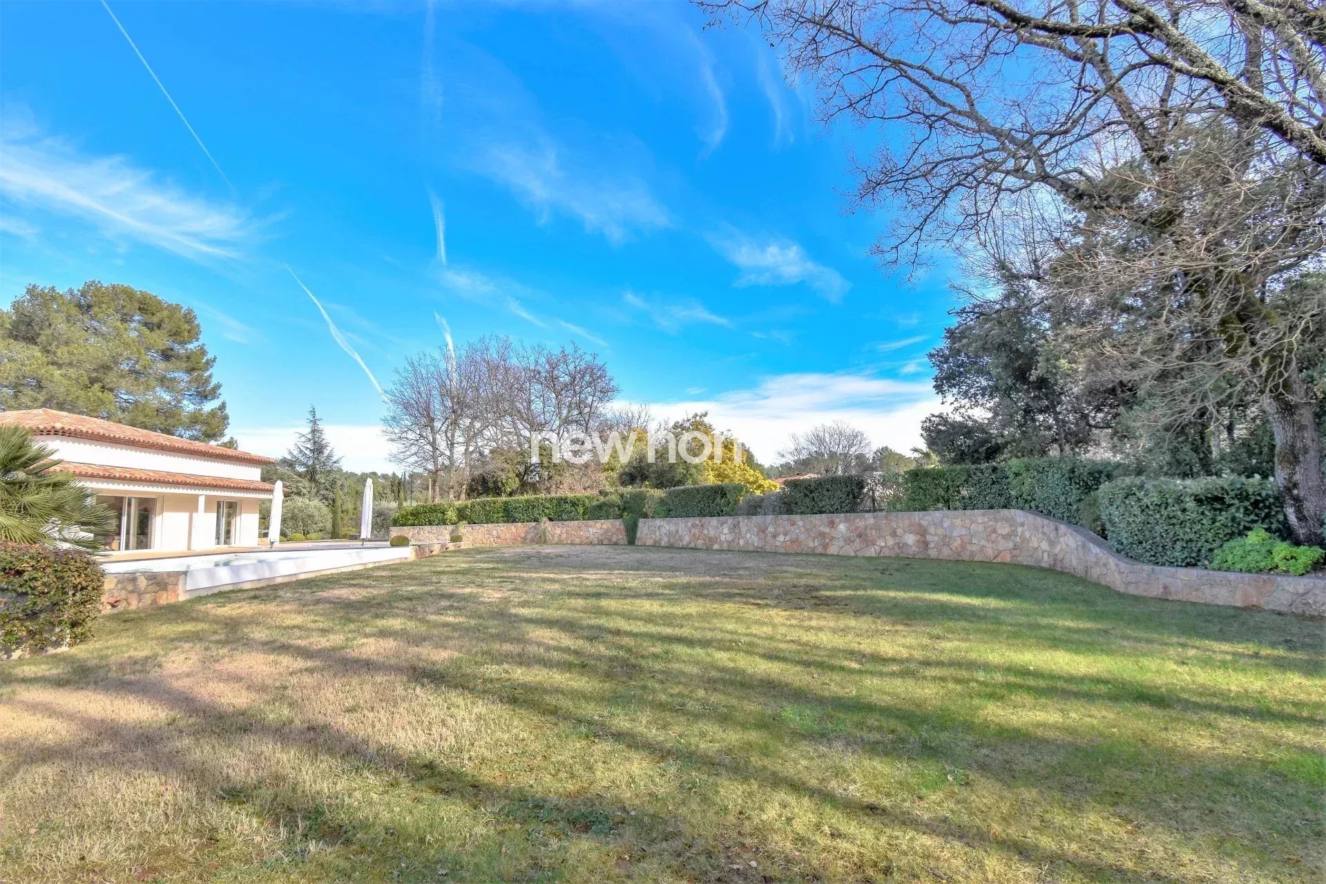 Magnifique villa de 220 m² avec tout le confort moderne à pied du village de Lorgues