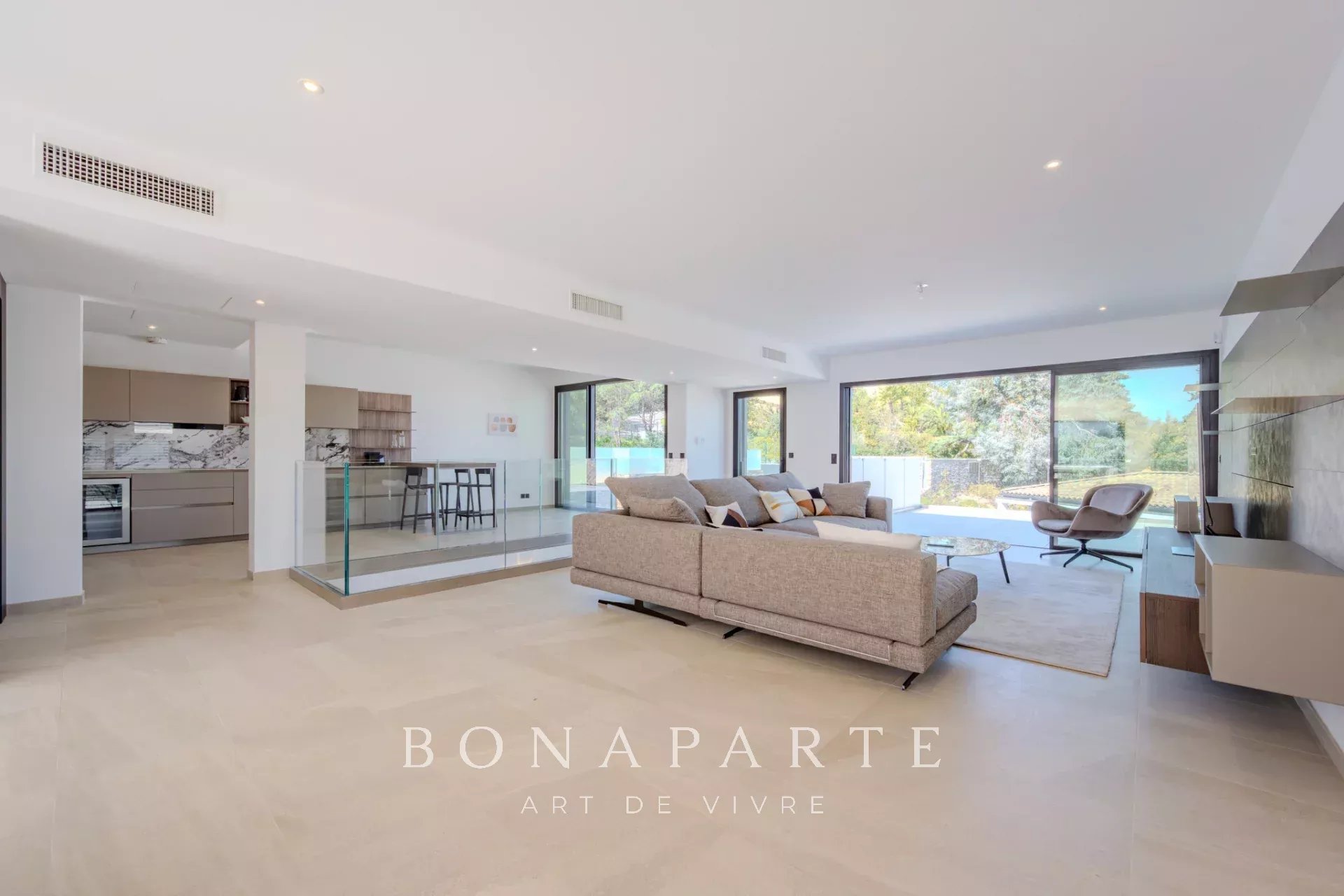SAINT-TROPEZ - GASSIN [VILLE] – Exclusivité : Superbe villa-appartement en duplex avec vue mer exceptionnelle
