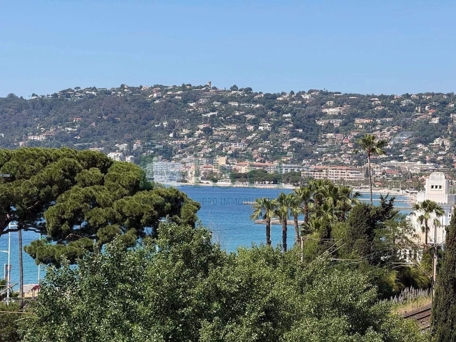 Beau 2 pièces lumineux à Juan les pins – 45,48 m²